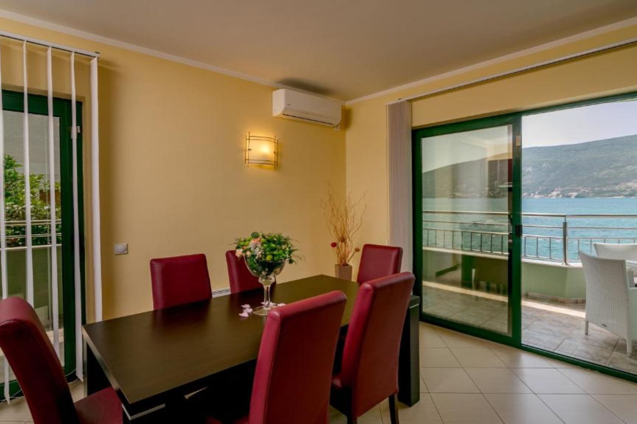 Amor Residence - Two Bedroom Apartment with Terrace and Sea View ( 7 ) - Woonkamer