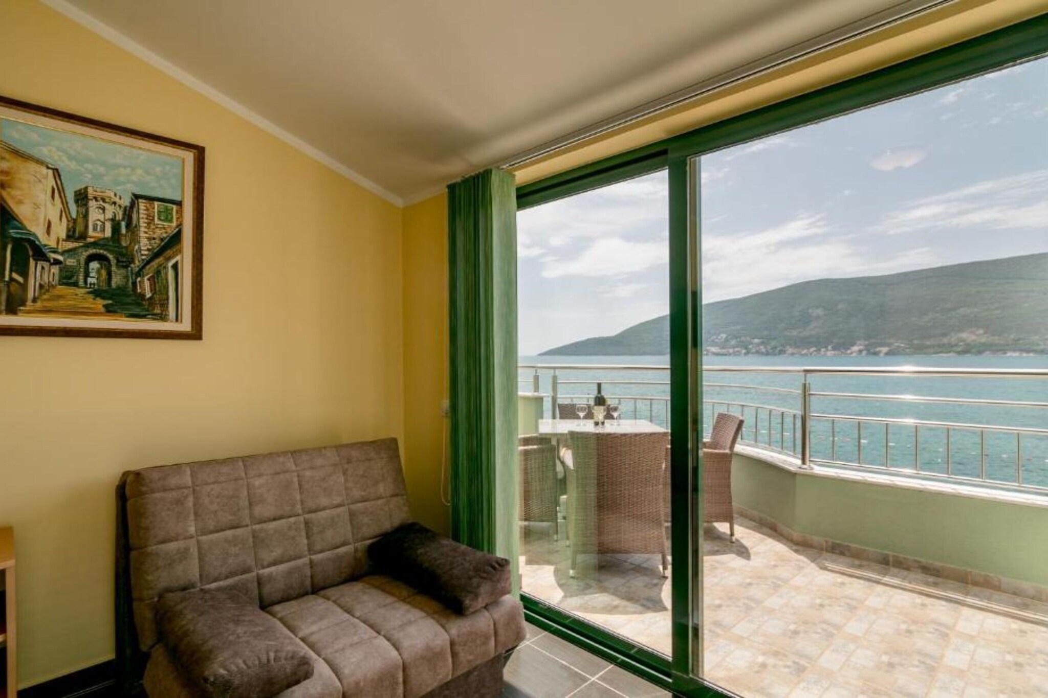 Amor Residence - One Bedroom Apartment with Terrace and Sea View (1 ) - Woonkamer