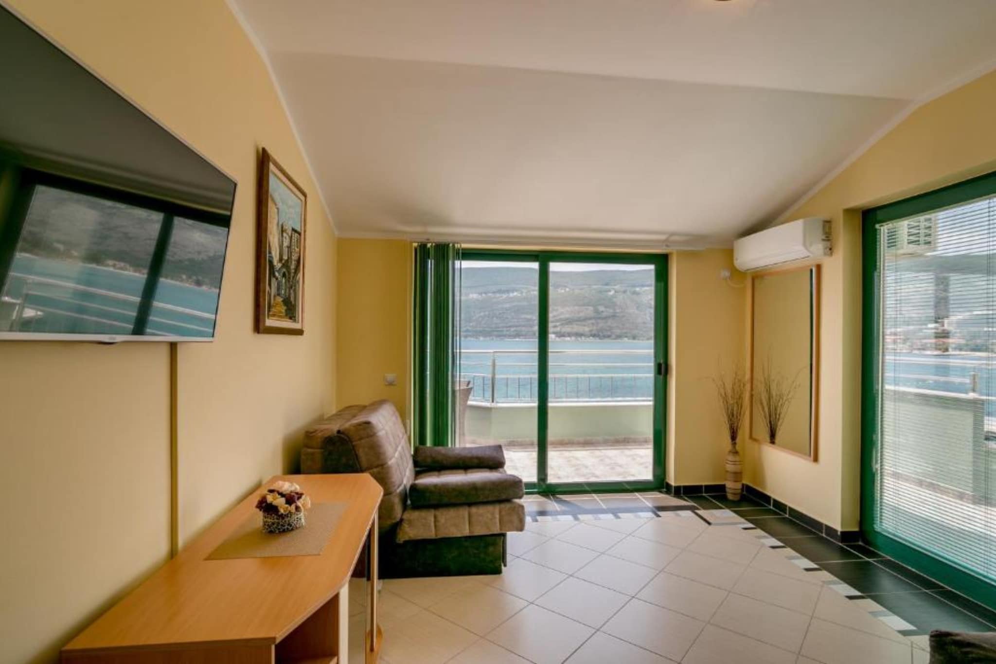 Amor Residence - One Bedroom Apartment with Terrace and Partial Sea View (6) - Living room