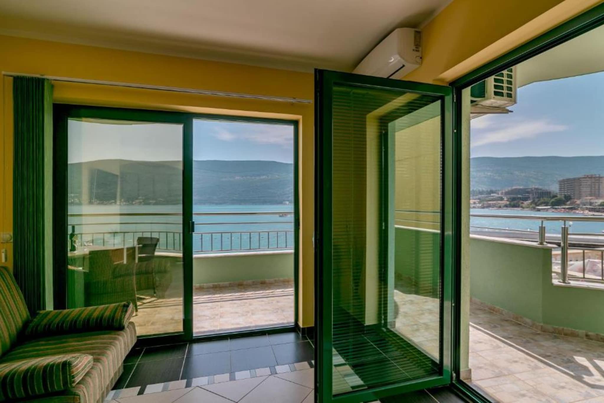Amor Residence - One Bedroom Apartment with Terrace and Partial Sea View (6) - Living room