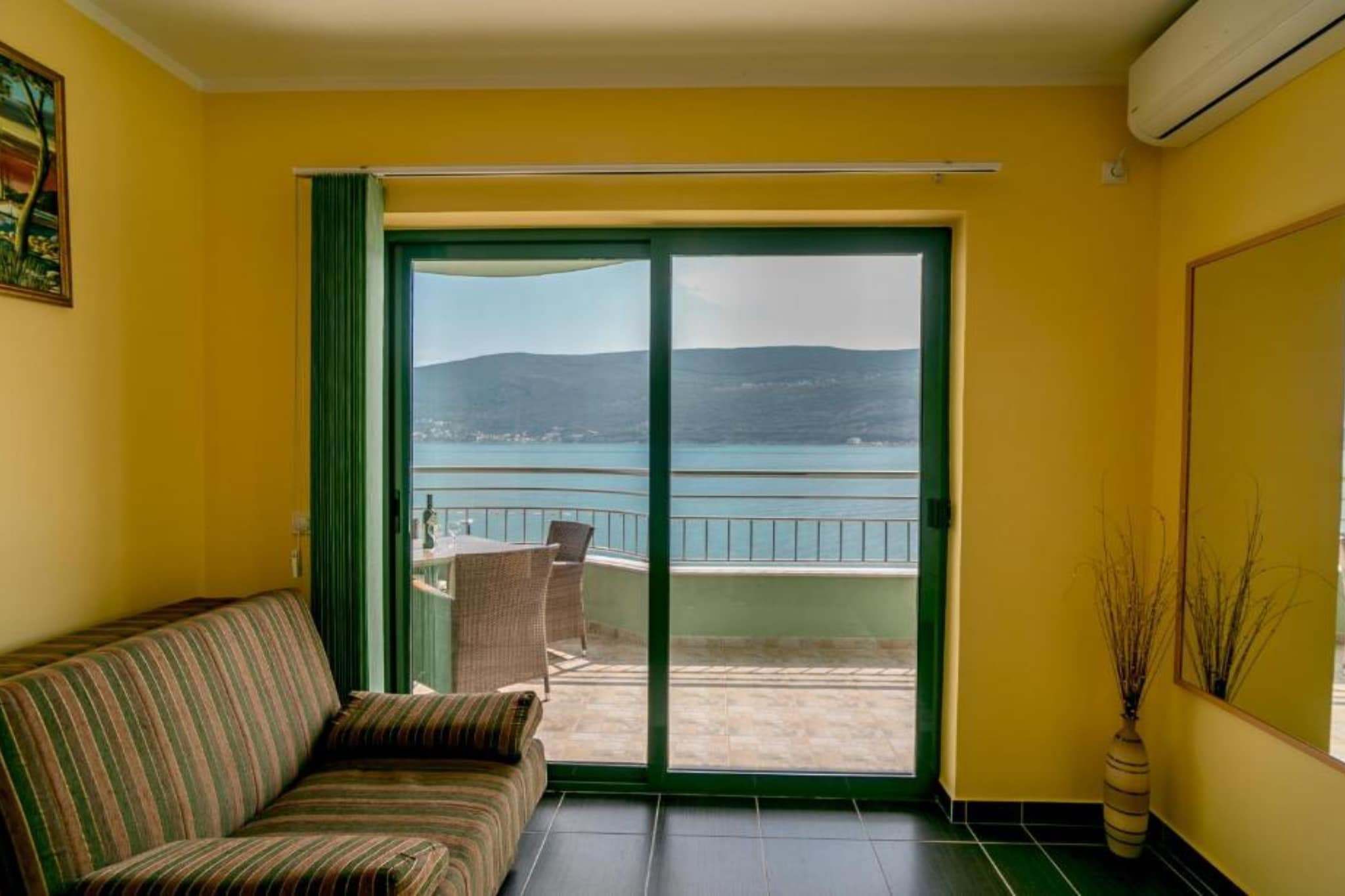 Amor Residence - Studio Apartment with Terrace and Partial Sea View (3 ) - Living room