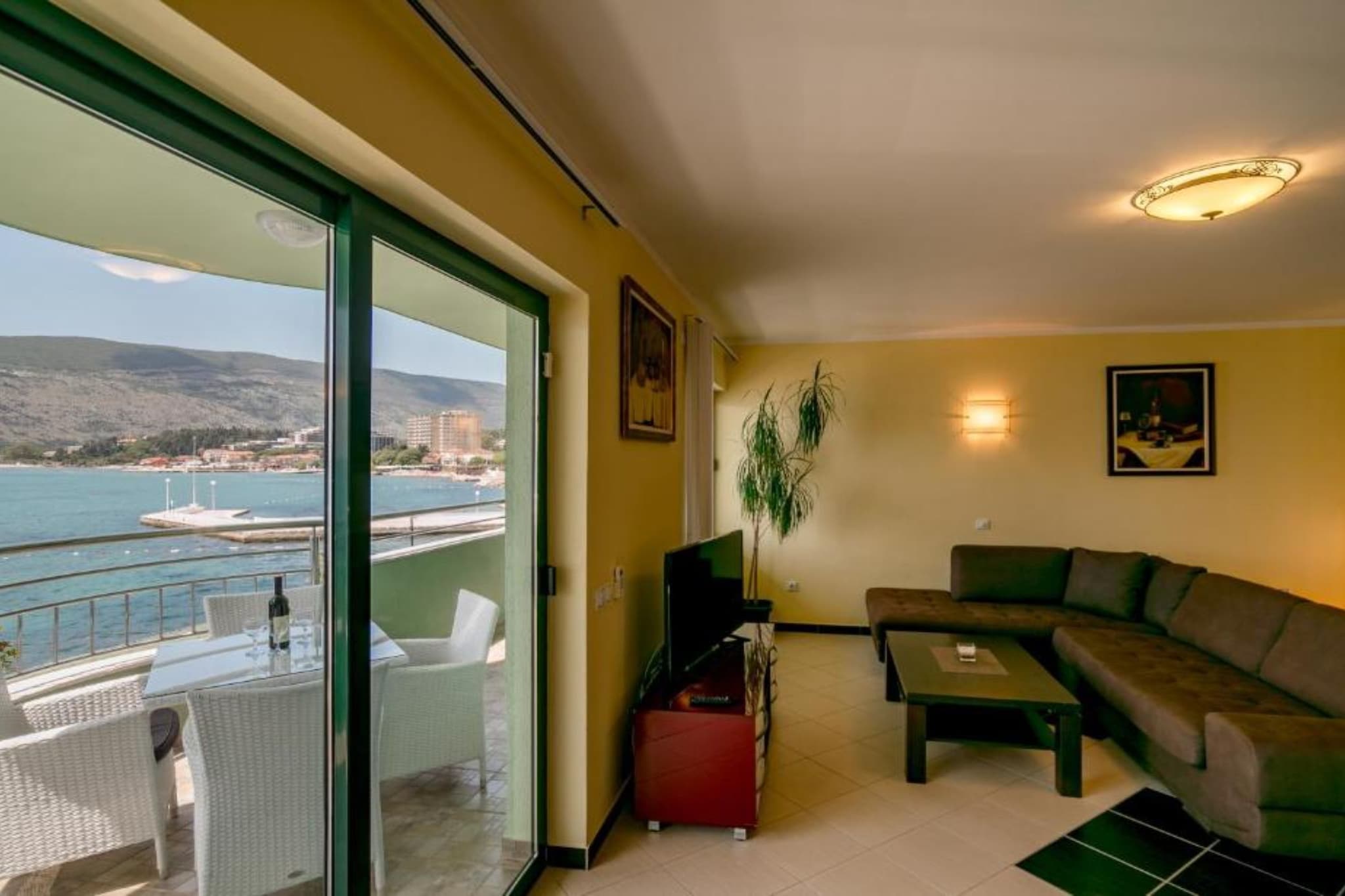 Amor Residence - Studio Apartment with Terrace and Partial Sea View (3 )