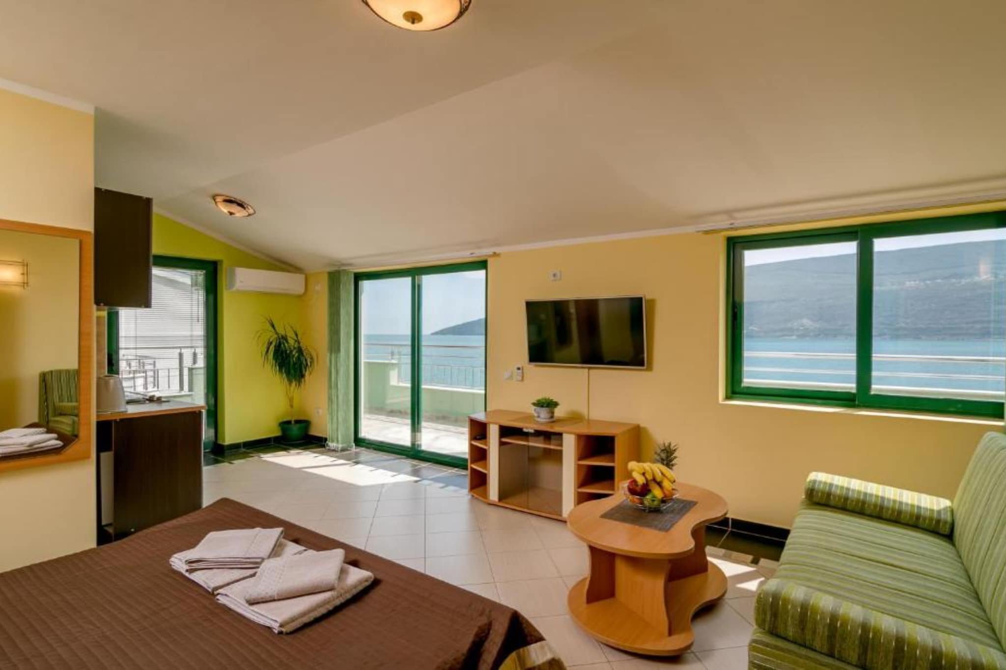 Amor Residence - Studio Apartment with Terrace and Partial Sea View (3 ) - Bedroom
