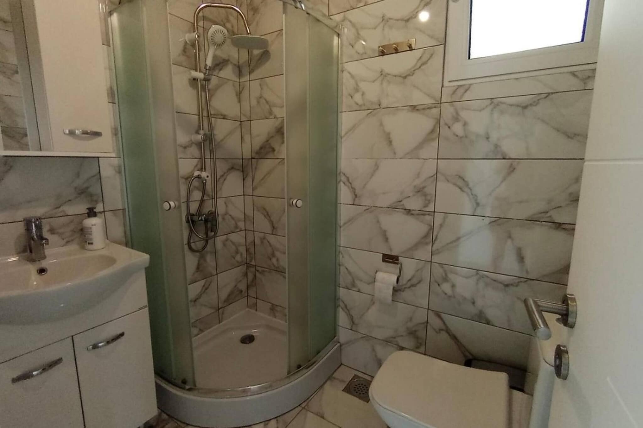 Roki 5 - Badkamer