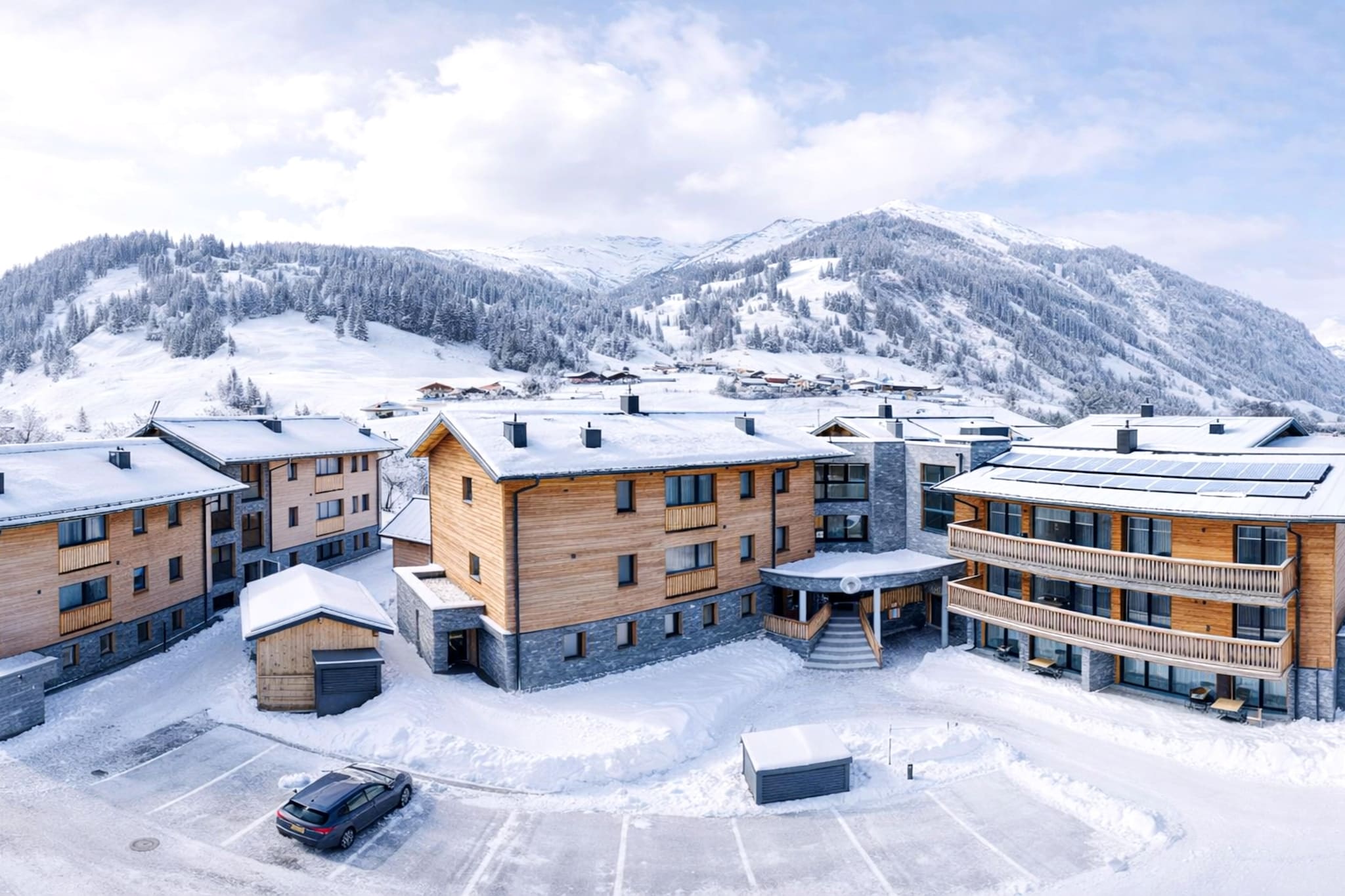 Alpinegold Residenz Kristallquelle Suite - Exterior in winter