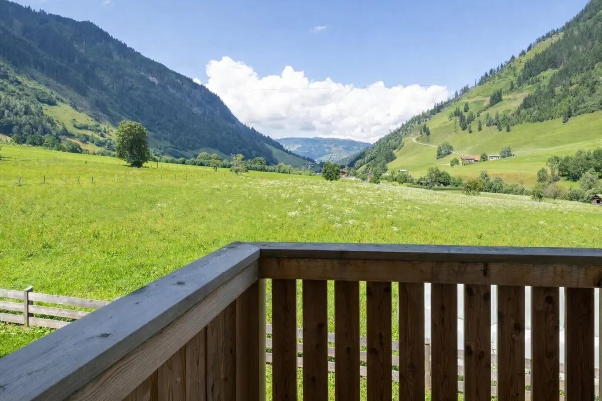 Alpinegold Residenz Kristallquelle Suite - Uitzicht zomer