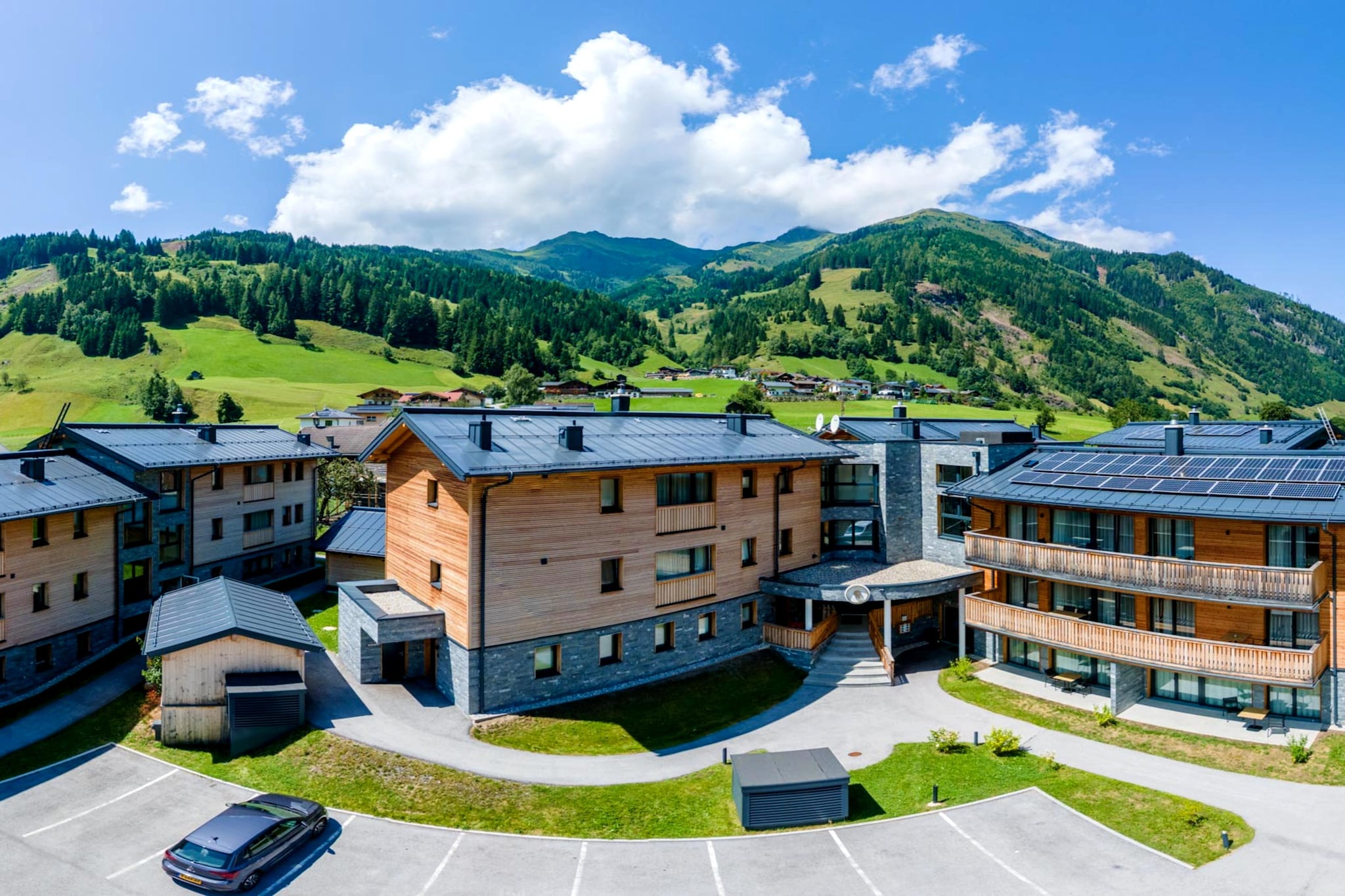 Alpinegold Residenz Hocharn Penthouse Suite - Buitenkant zomer
