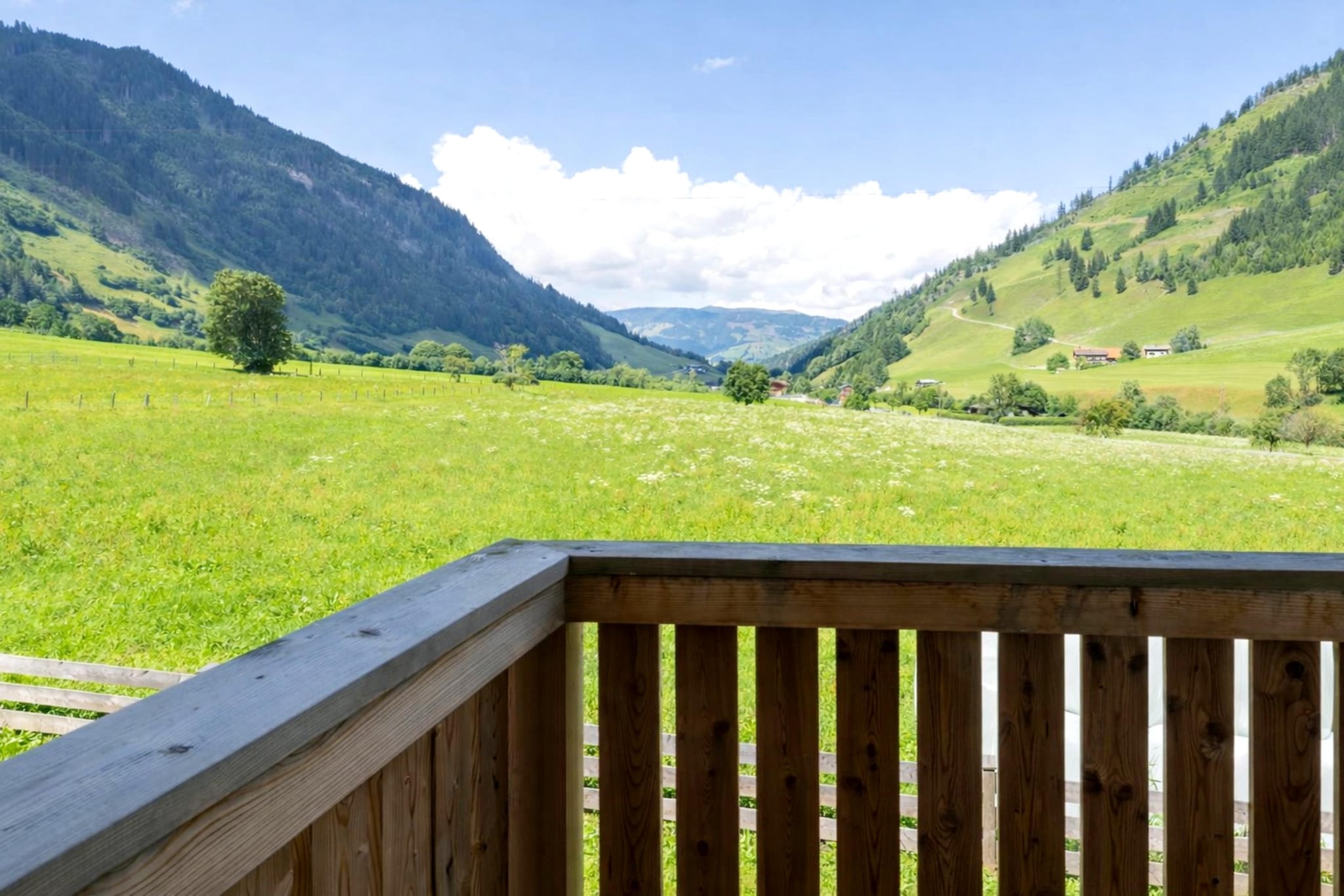 Alpinegold Residenz Tauernquelle Suite - Uitzicht zomer