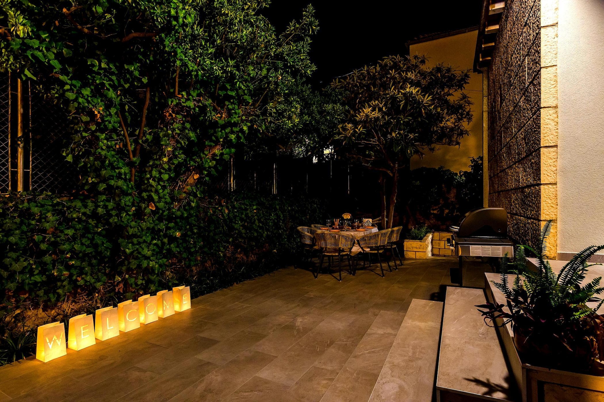 Villa Rustic stone - Jardins en été