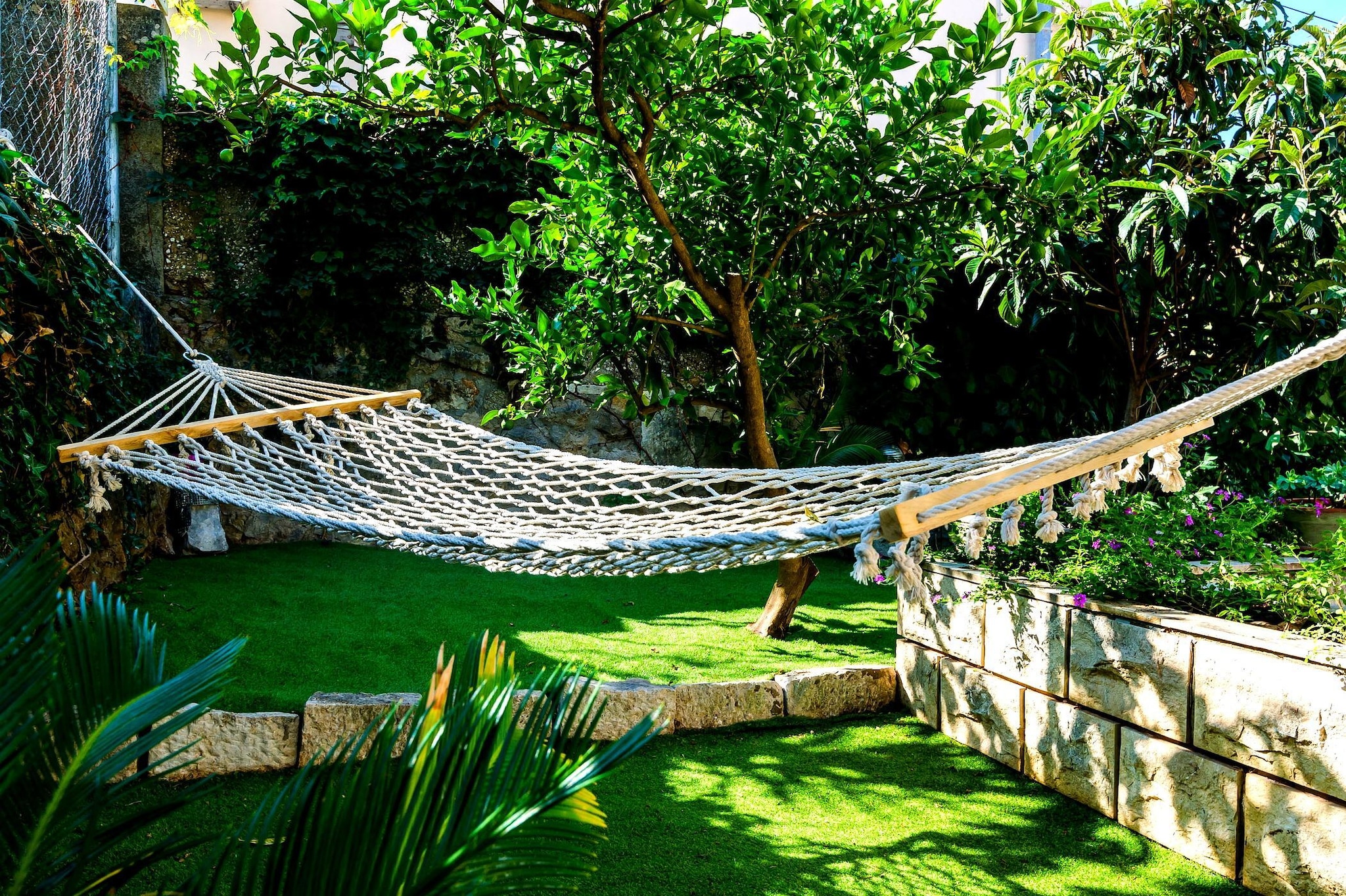 Villa Rustic stone - Jardins en été