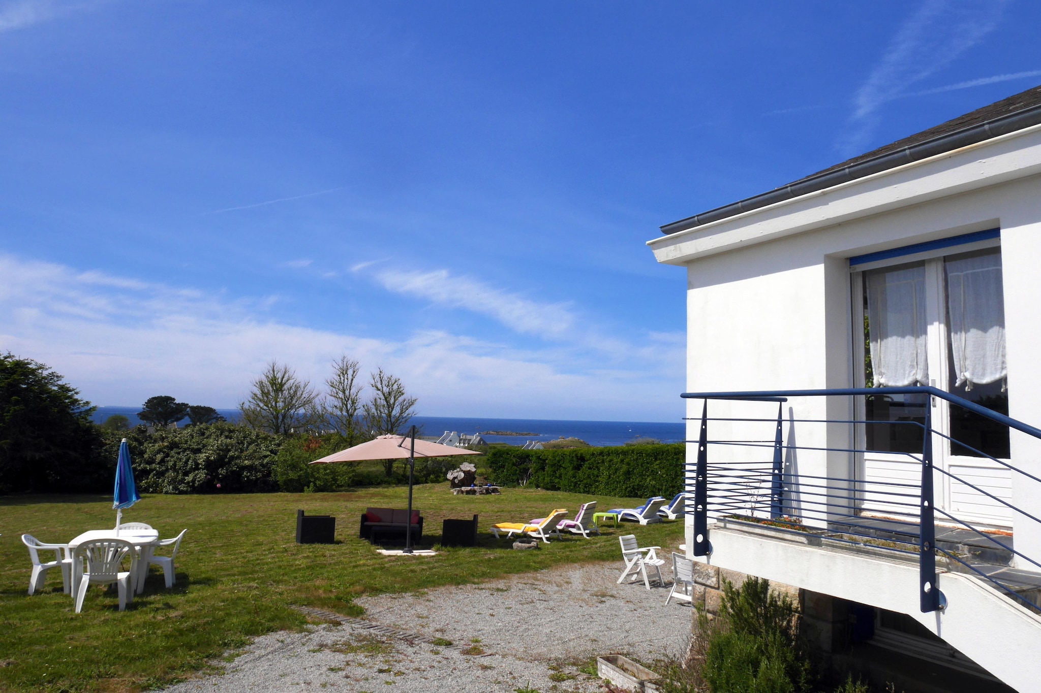 	Ferienhaus mit 180° Panorama Meerblick Lampaul-Plouarzel - Buitenkant zomer