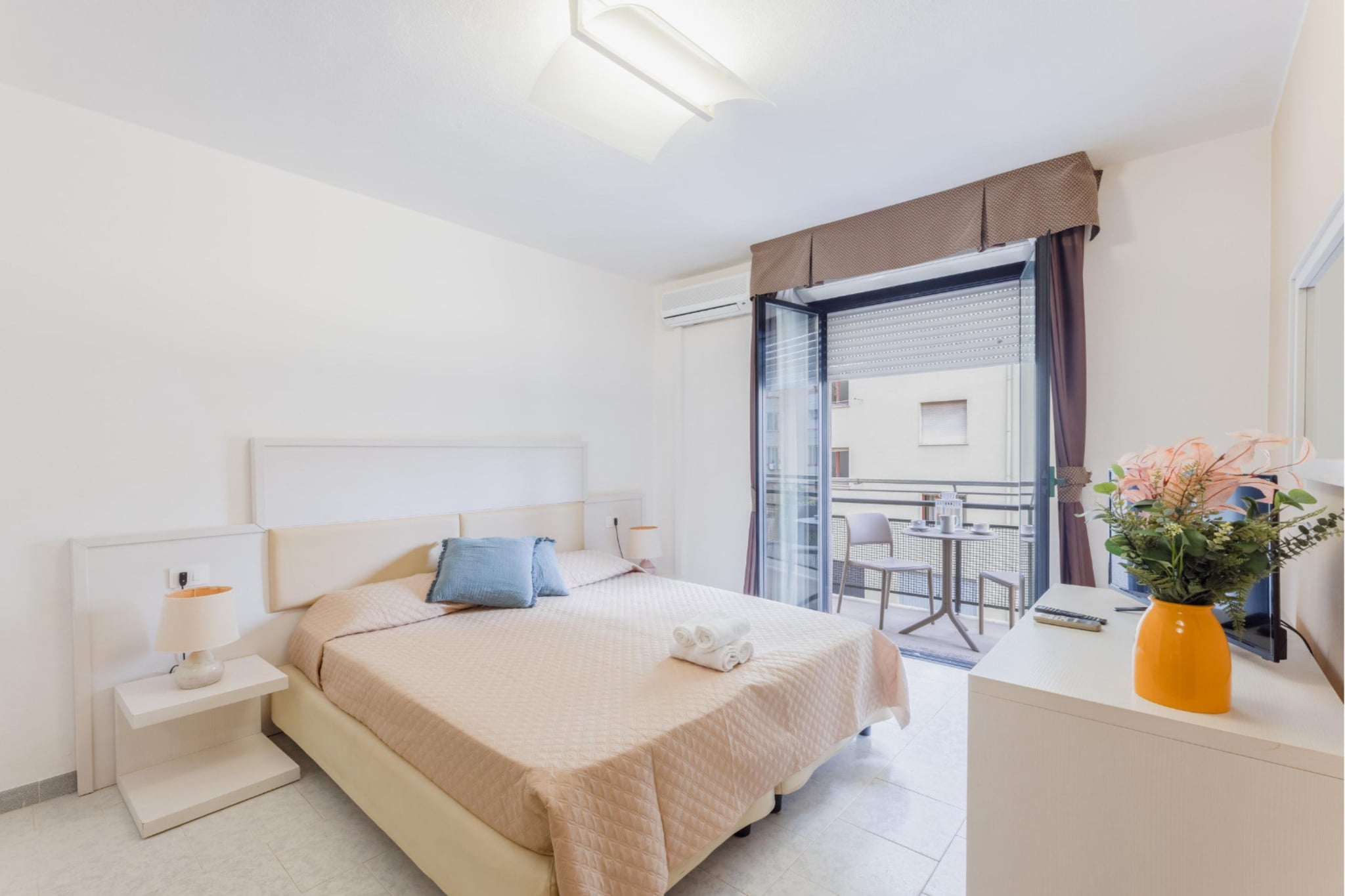 Rina Sea Apartments Mono