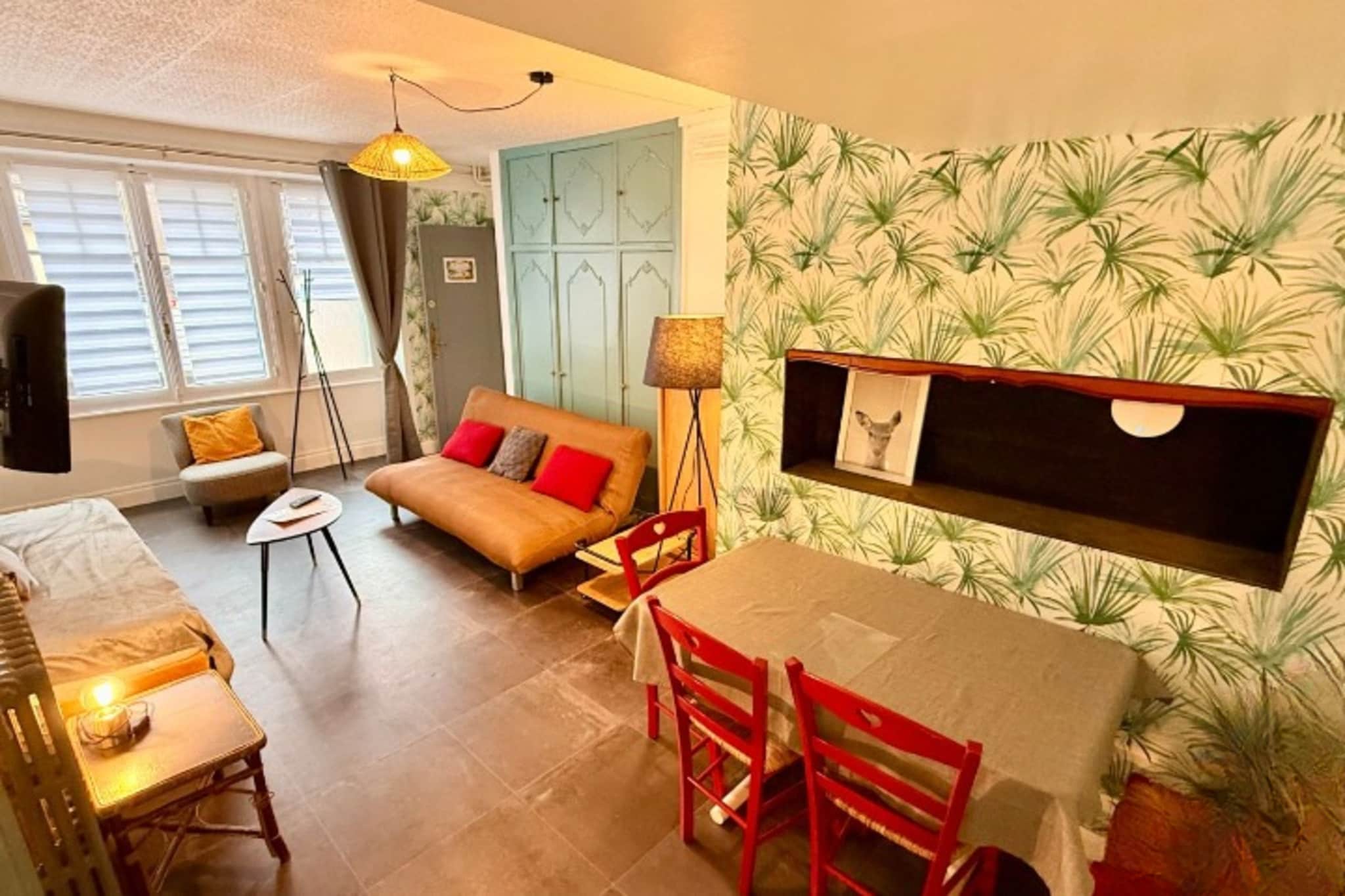 La rabolière Le Mont Dore 3pers - Eetkamer