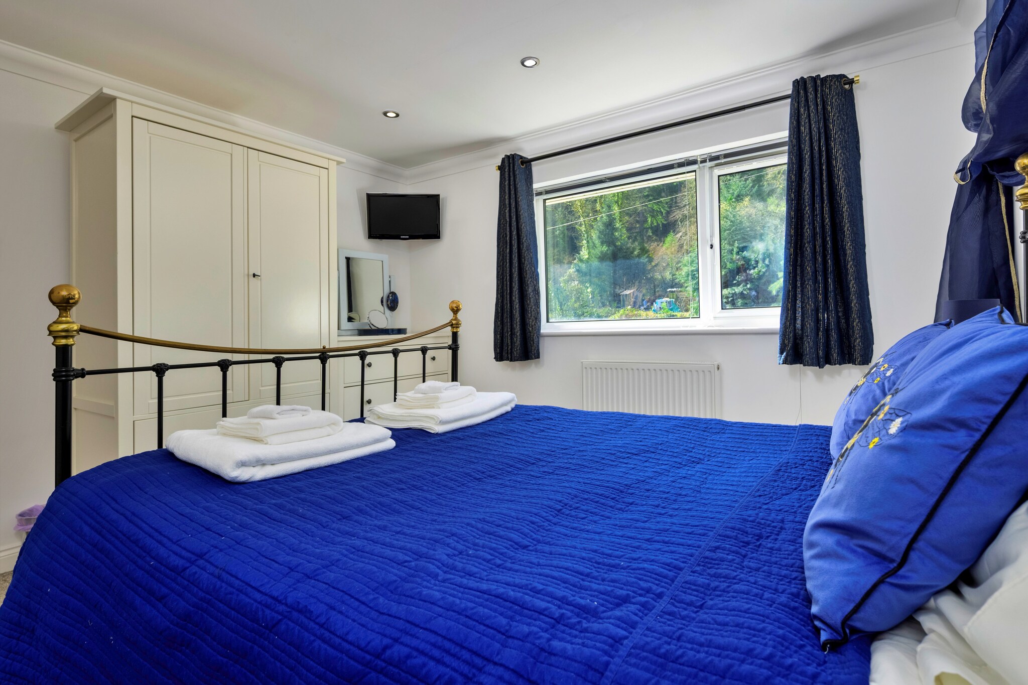 Dyffryn - Bedroom