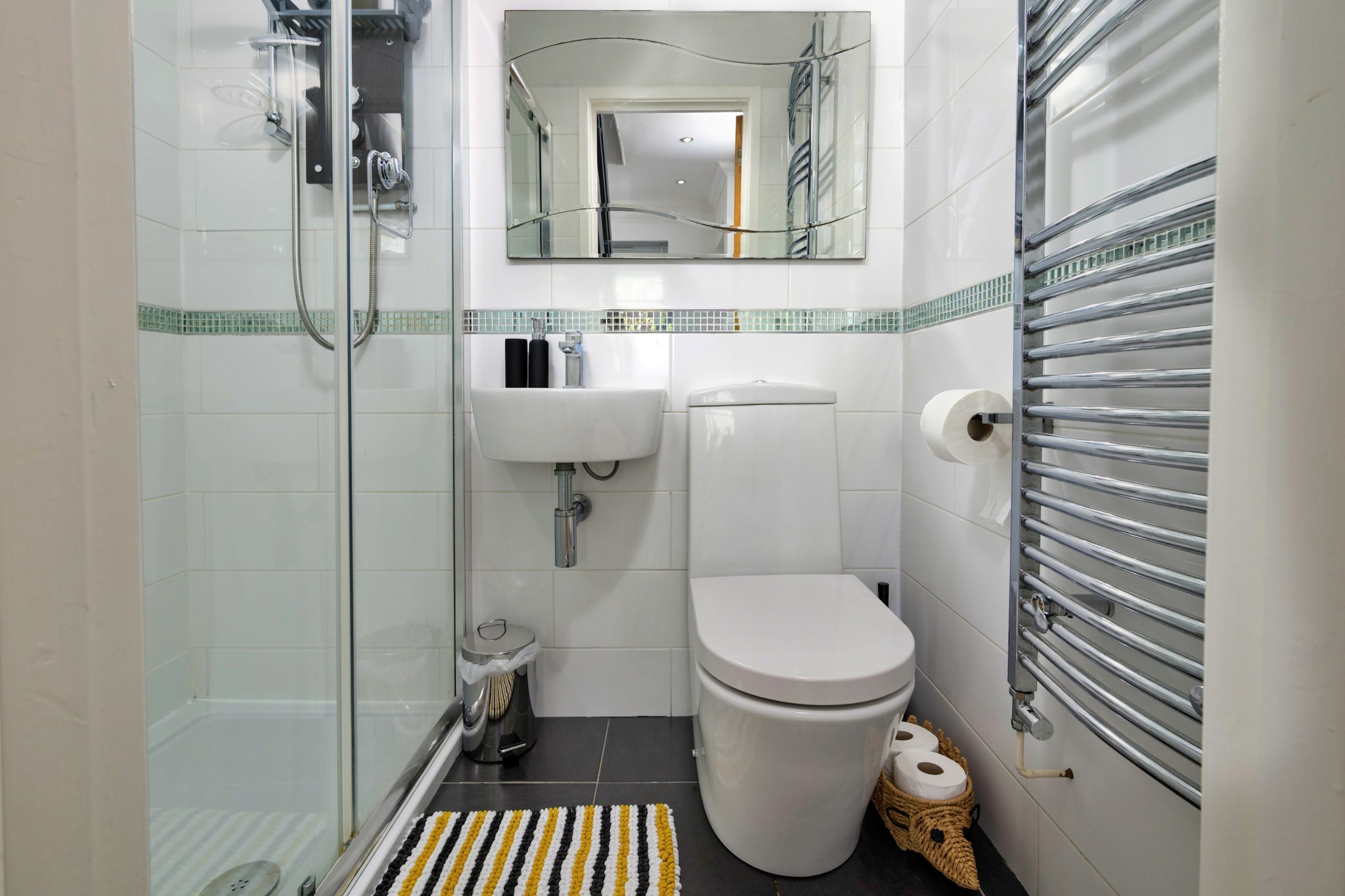 Dyffryn - Bathroom