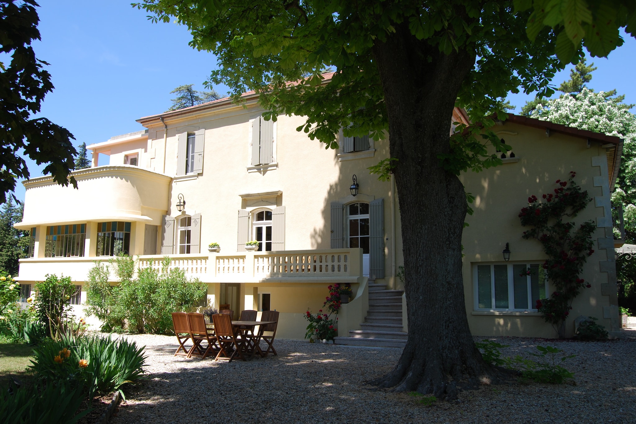 Amélie-Rosalie-Éline - Extérieur été