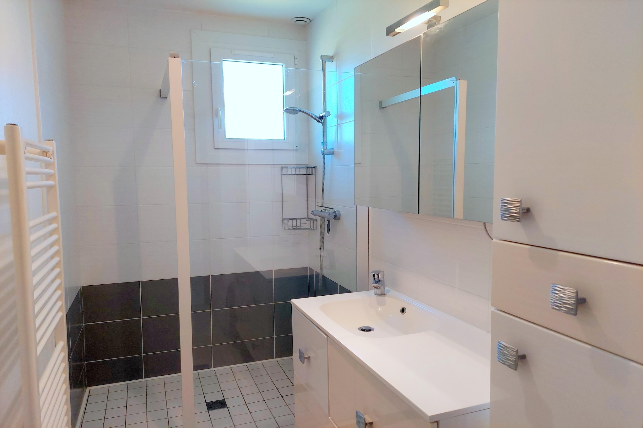 Ebenerdiges Ferienhaus in Strandnähe Santec - Badkamer
