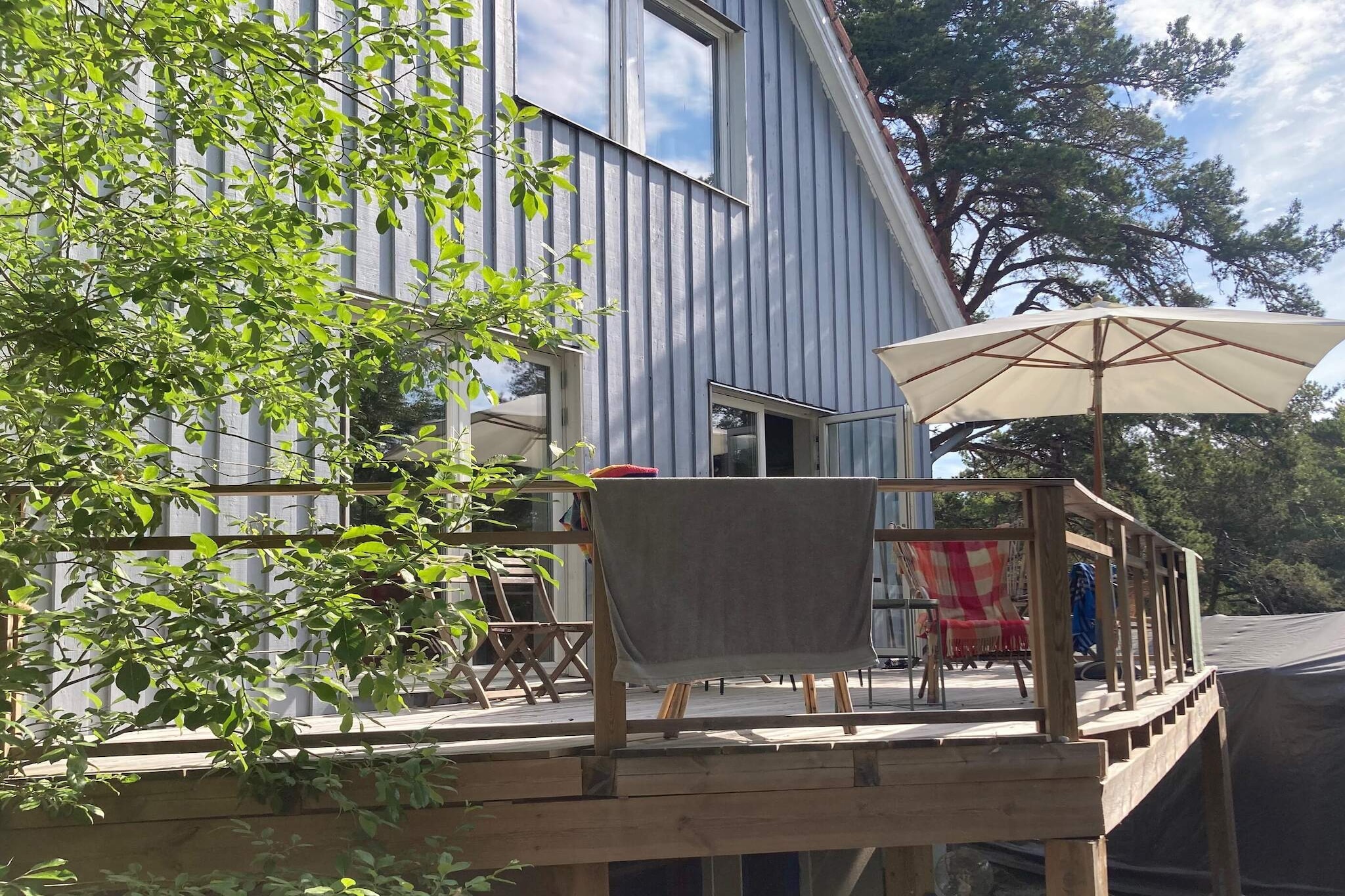 Internet Access DSL, Kitchen(cooker(electric), oven, dishwasher, fridge-freezer), Living/bed room, bedroom(double bed), bedroom(single bed), bedroom(single folding bed), bathroom(washbasin, shower, toilet), balcony, balcony or terrace, heating(electric), garden furniture