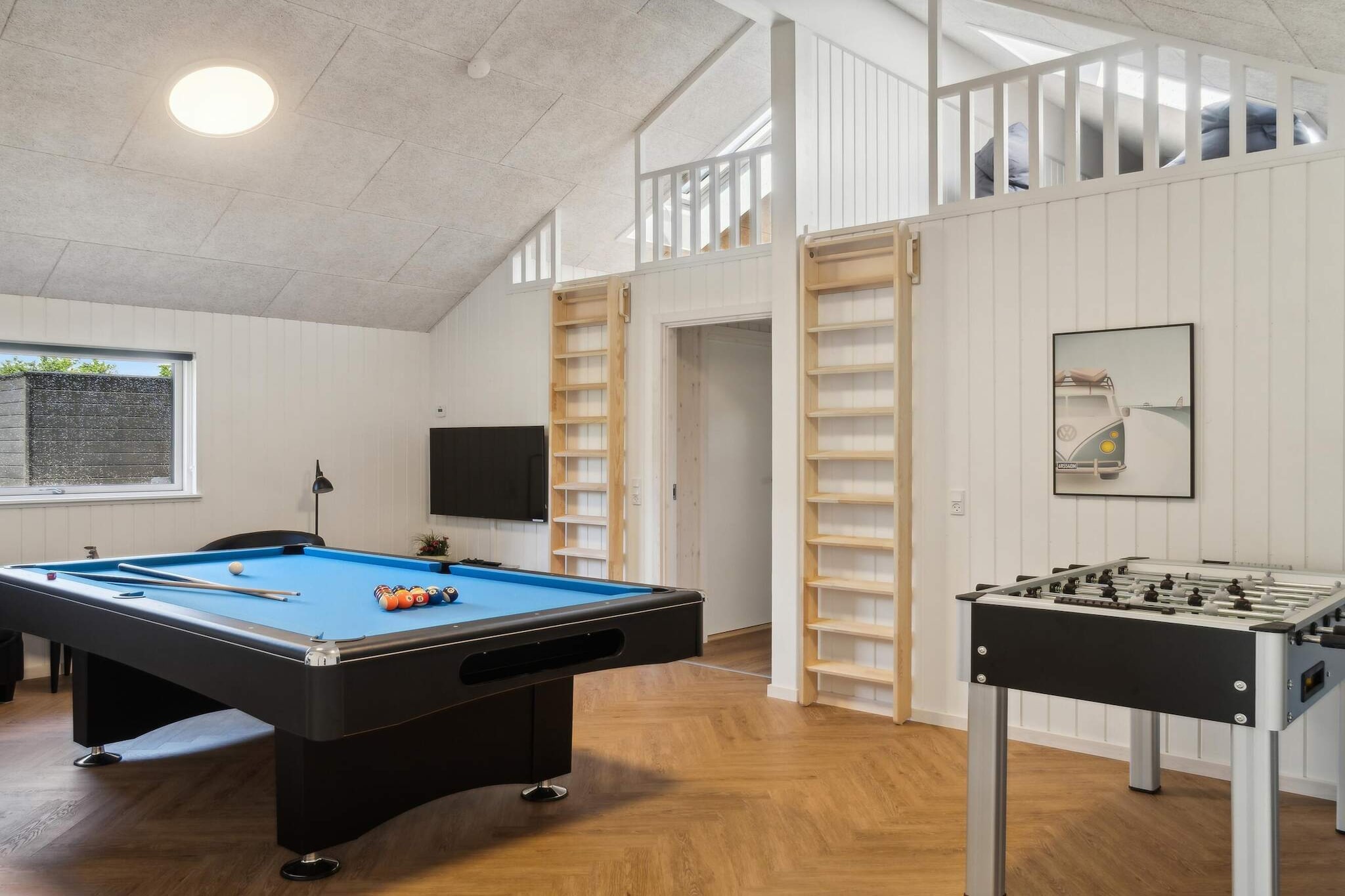 Internet Access DSL, Living room(2x single folding bed), Living room(2x single folding bed), Kitchen(stove(induction), cooker(2 ring stoves), coffee machine, oven, microwave, dishwasher, fridge-freezer), bedroom(double bed), bedroom(double bed), bedroom(2x single bed), bedroom(2x single bed), bedroom(2x single bed), bathroom(washbasin, shower, toilet), bathroom(washbasin, shower, toilet), outdoor shower(outside), Bubble bath(outside, heated, 5 persons), sauna(outside, 5 persons), heating(electric), terrace, garden furniture, deckchairs, swimming pool(indoor), play equipment, table tennis table, table football, darts, billiards