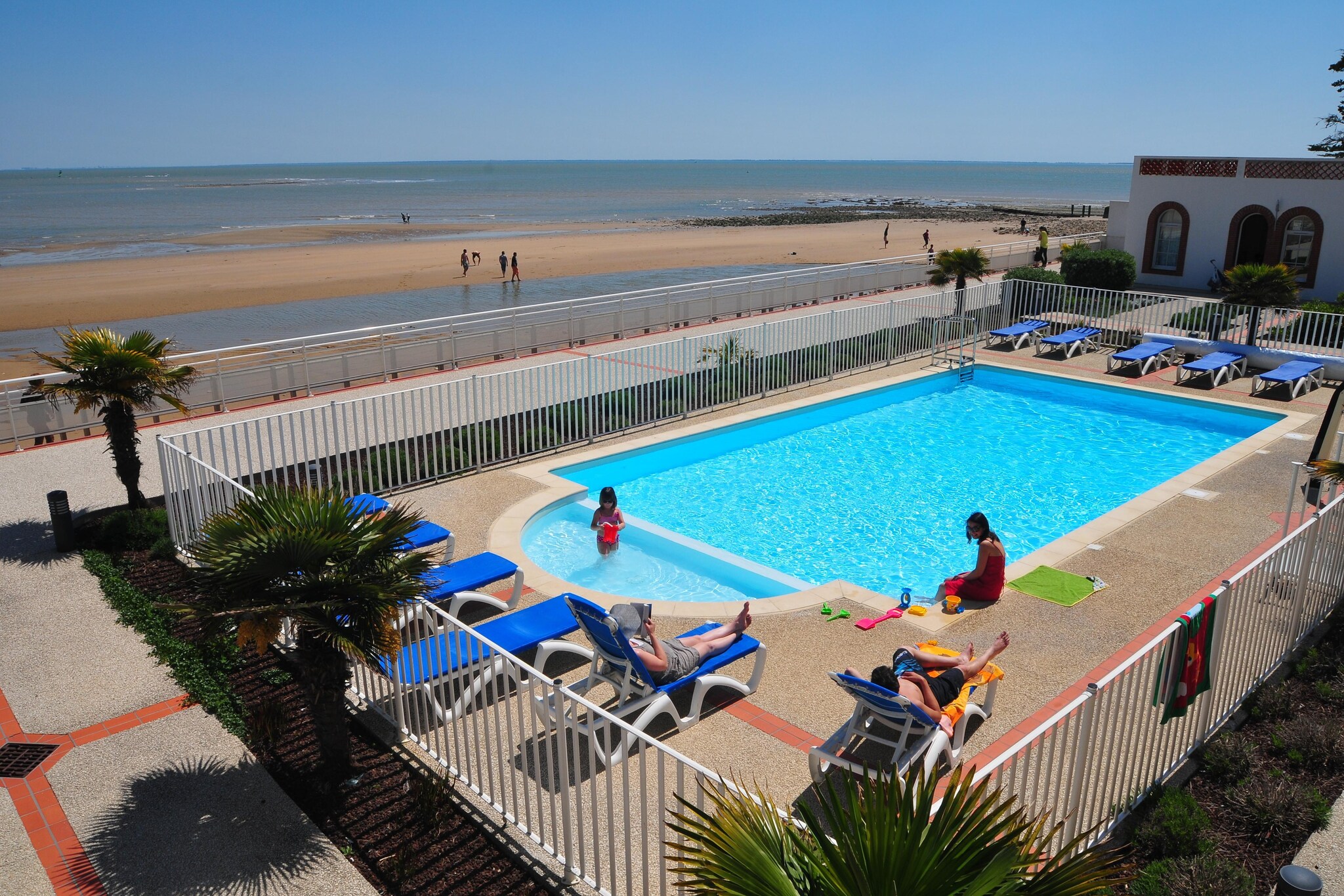 RÃ©sidence L'OcÃ©an Studio 4 personnes avec coin nuit vue Mer - Zwembad