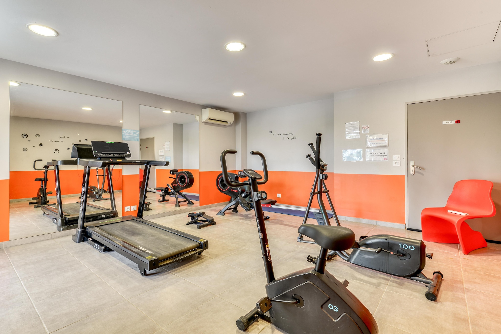 Les Demeures Torrellanes- Maison 3 piÃ¨ces 6 personnes - Sportzaal