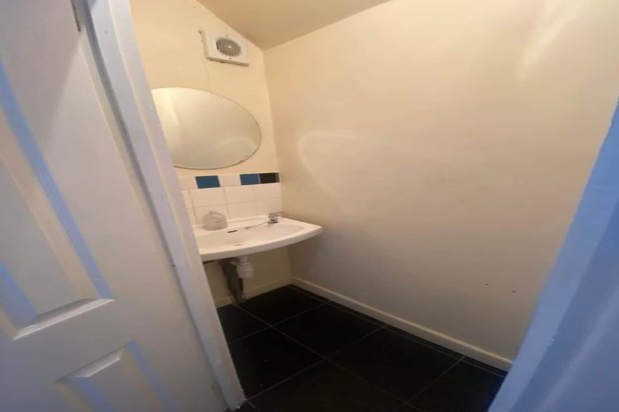 Standard Twin Room - Shared - Badkamer