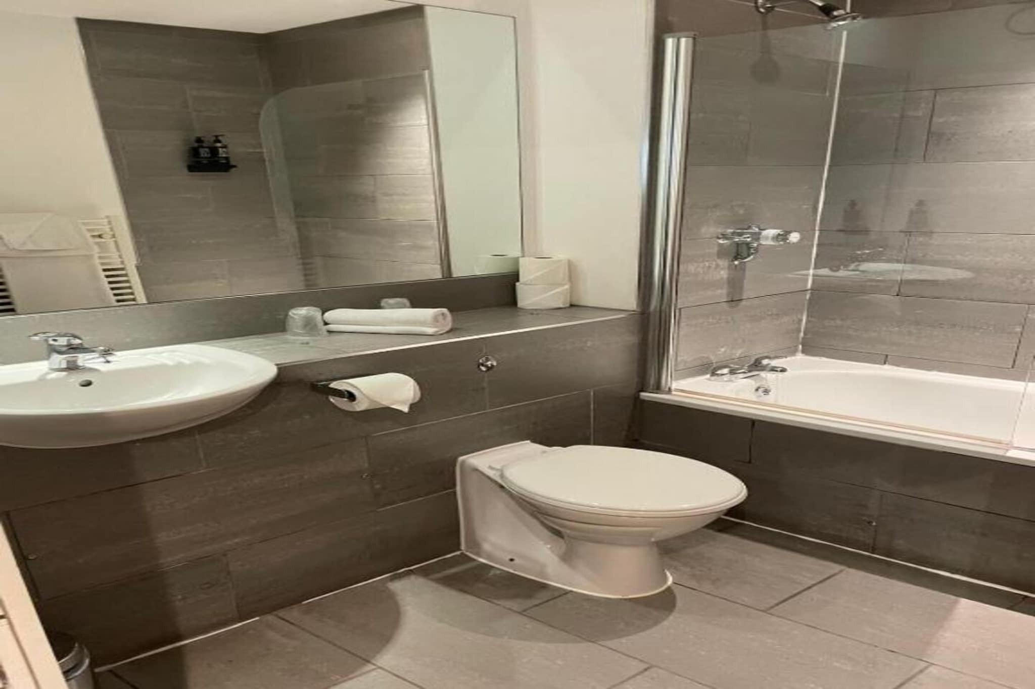 Standard Double Room - Badkamer