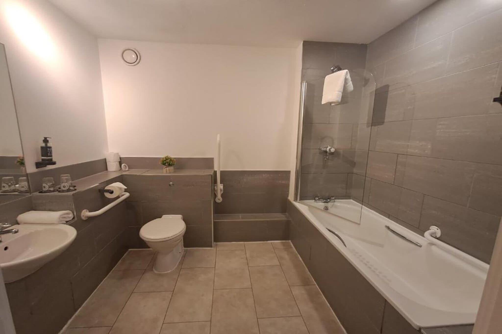 Standard Double Room - Badkamer