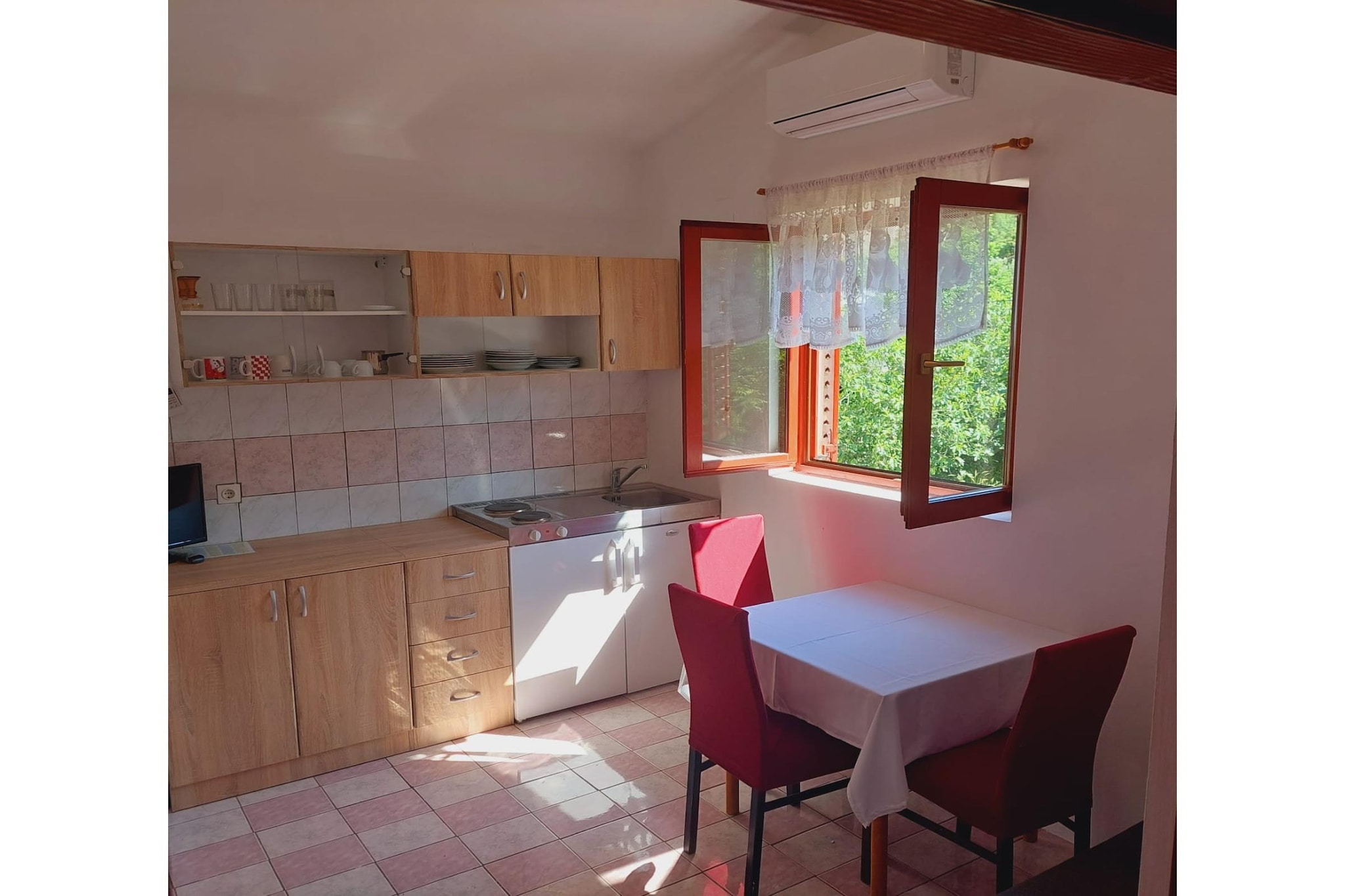 Apartments Tisno - one bedroom apartment (left)
