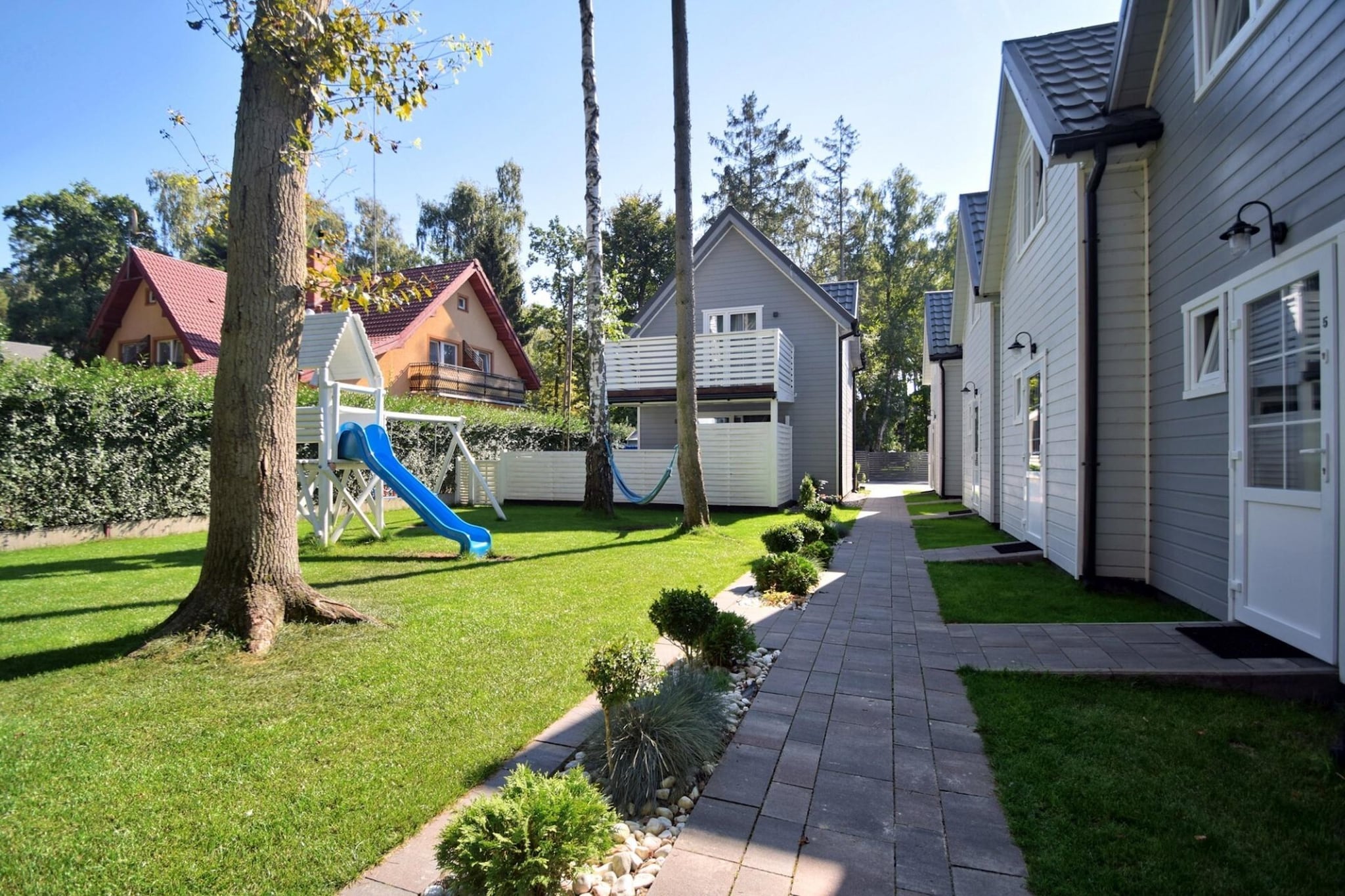 Piętrowe domki wakacyjne 2 plus 2 Pobierowo - Tuinen zomer