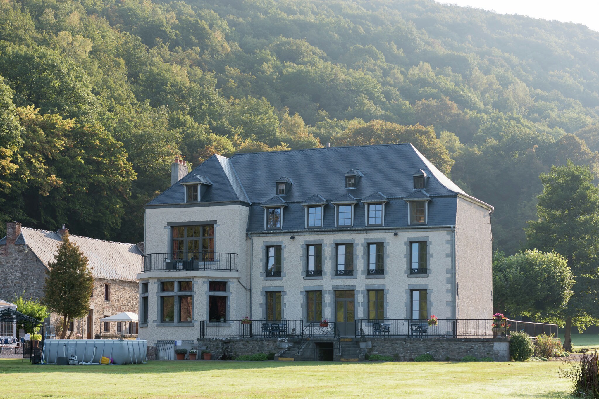Attractive Castle in Vireux-Wallerand with Garden