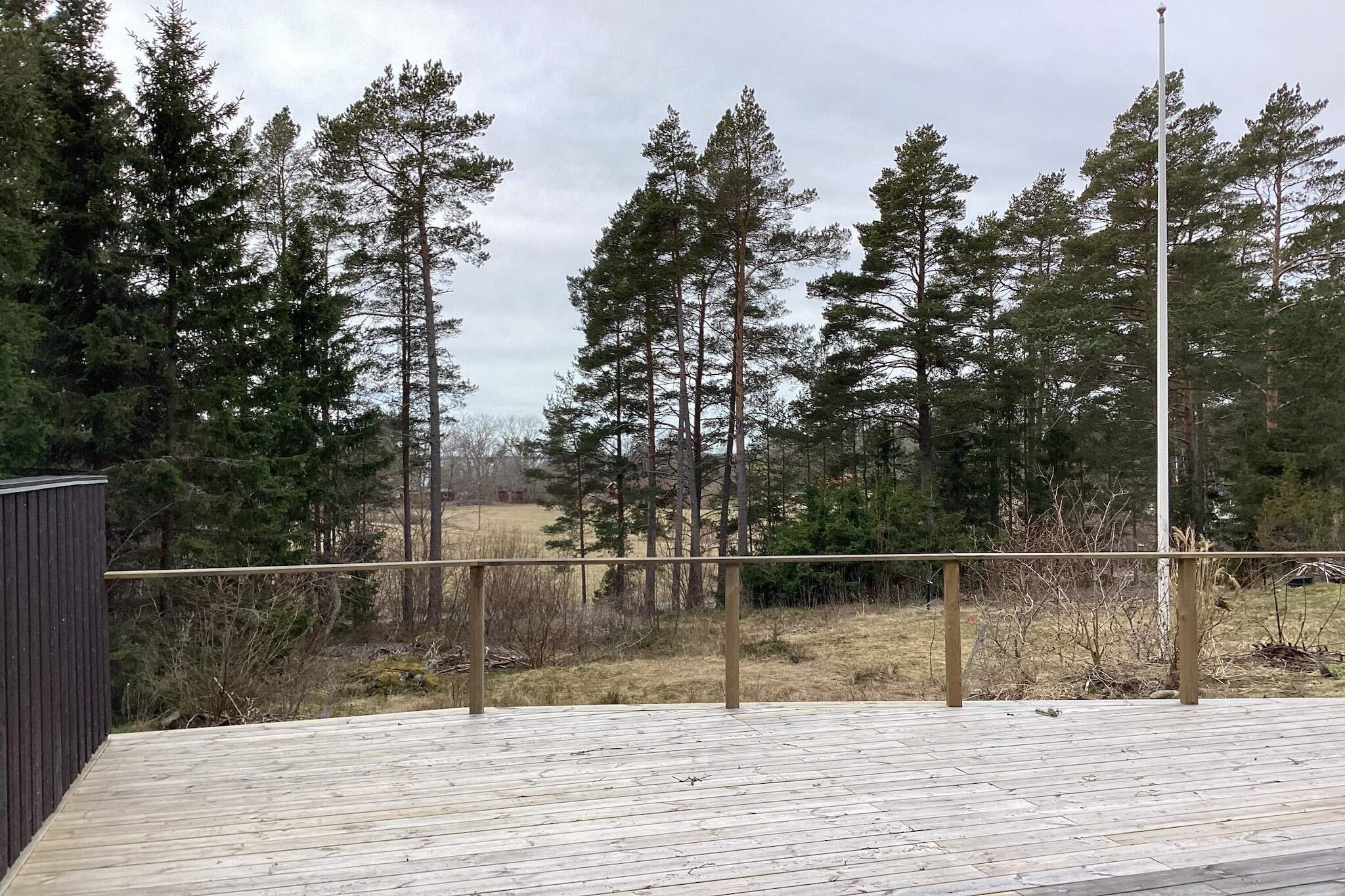 Annex: (single folding bed, double bed, cooker(2 ring stoves), shower)\n\nInternet Access DSL, Kitchen(cooker(electric), coffee machine, microwave, dishwasher, fridge-freezer), Living/bed room, bedroom(double bed), bedroom(single bed), bathroom(washbasin, toilet), sauna(indoor, 4 persons), heating(electric), parking, air to air heatpump