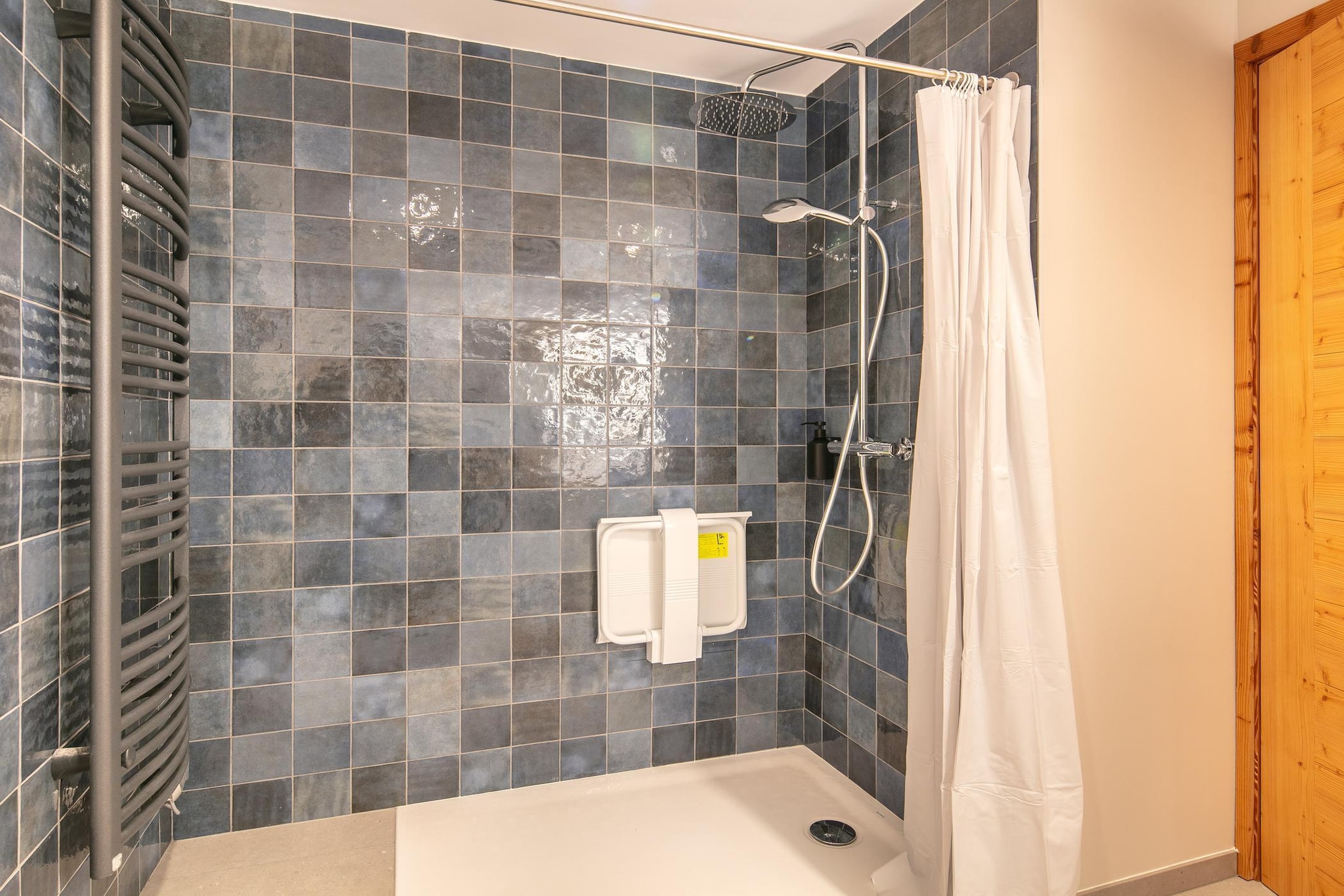 Les Hauts de Vaujany -Appartement 4 piÃ¨ces 8 personnes - PMR - Badkamer