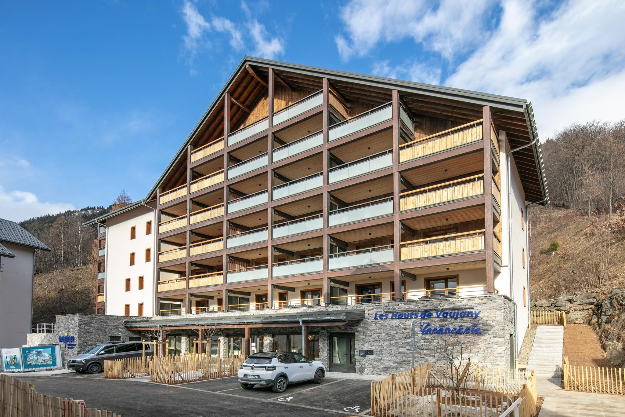 Les Hauts de Vaujany -Appartement 2 piÃ¨ces avec coin nuit 6 personnes - Buitenkant zomer