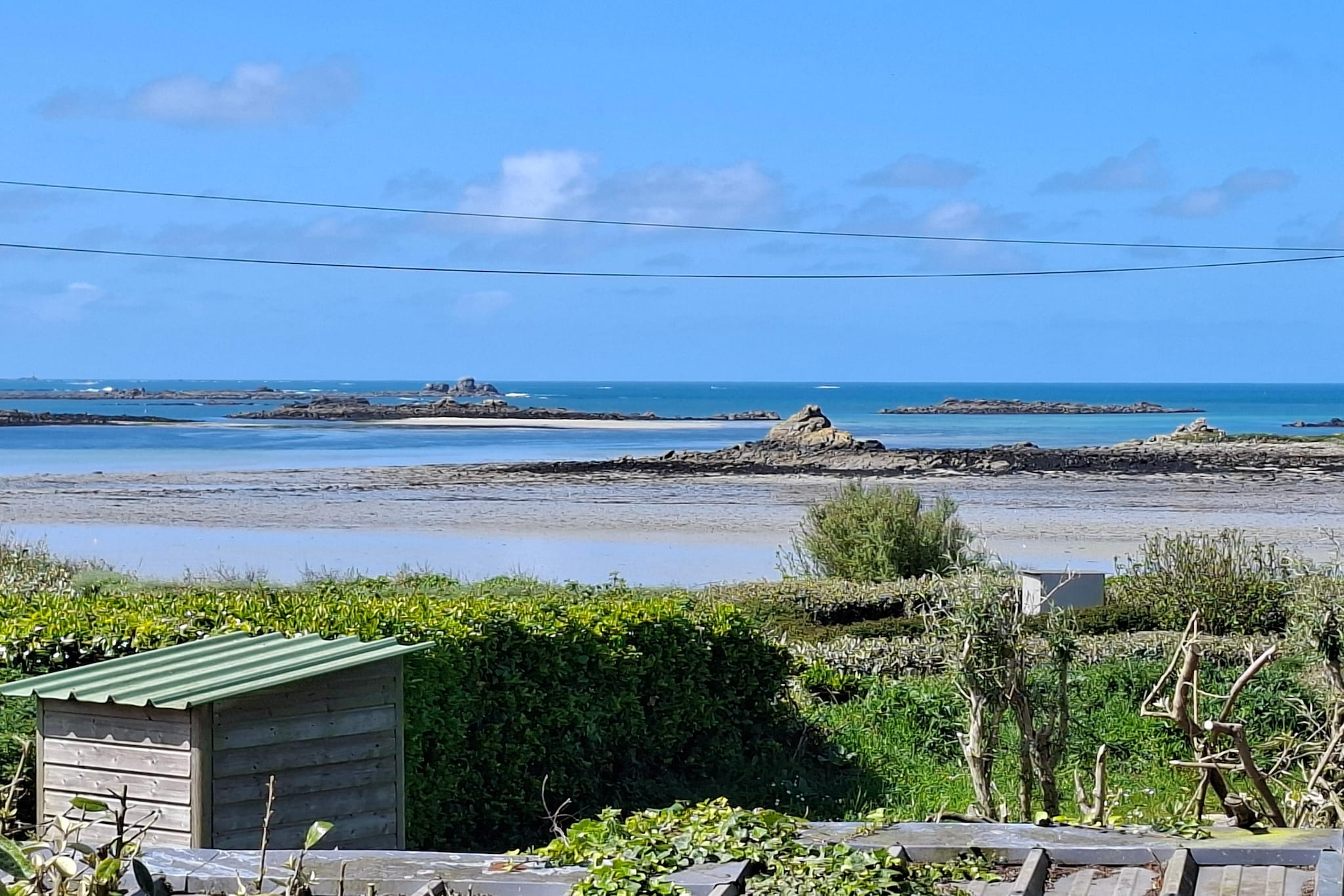 Bretonisches Steinhaus Landéda - View in summer