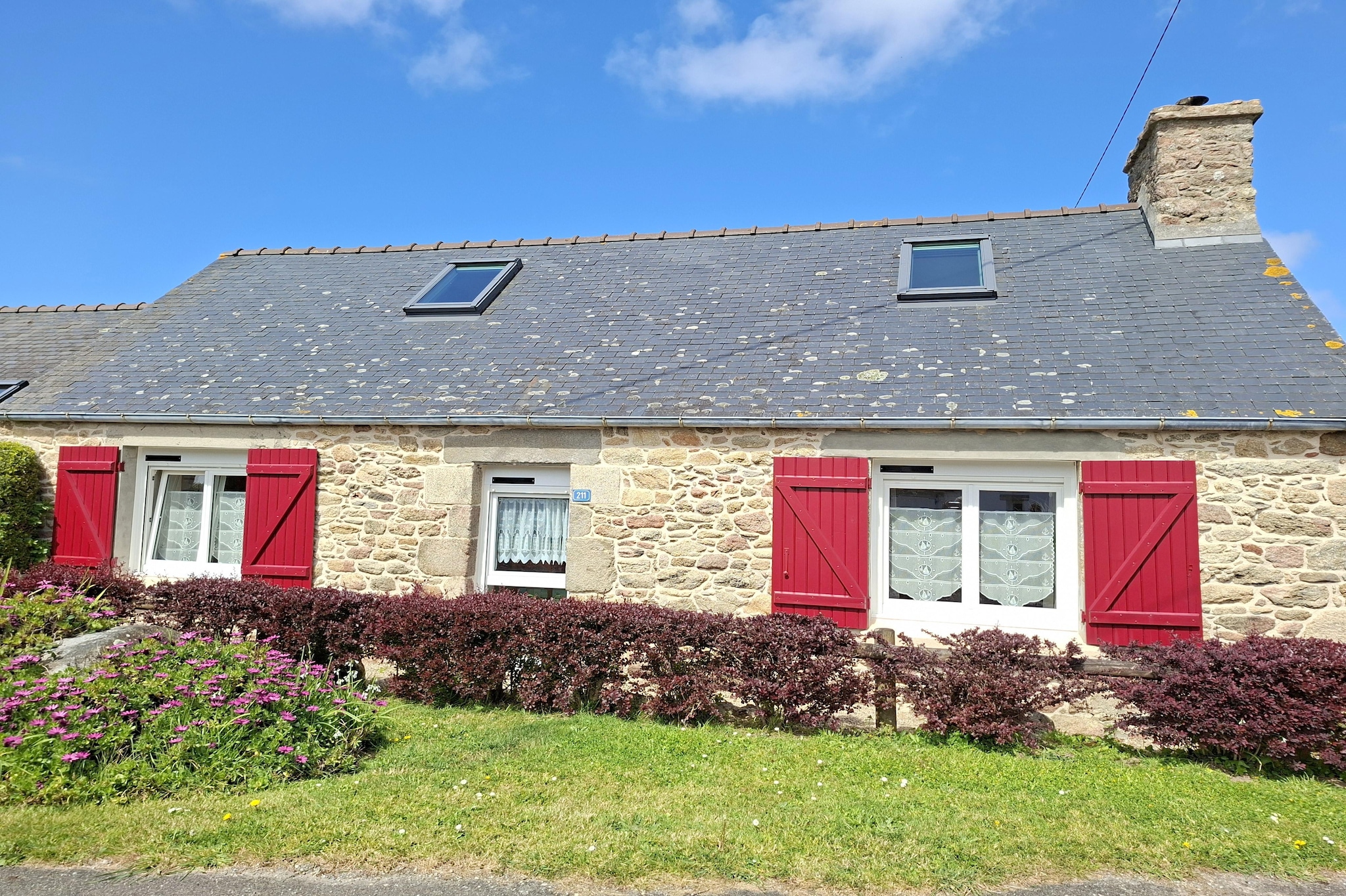 Bretonisches Steinhaus Landéda - Exterior in summer