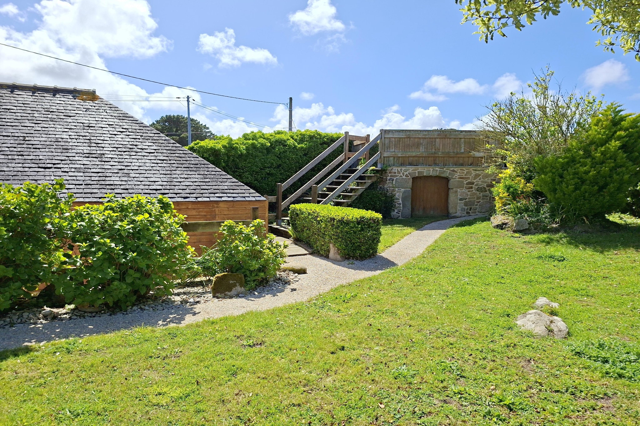Bretonisches Steinhaus Landéda - Gardens in summer