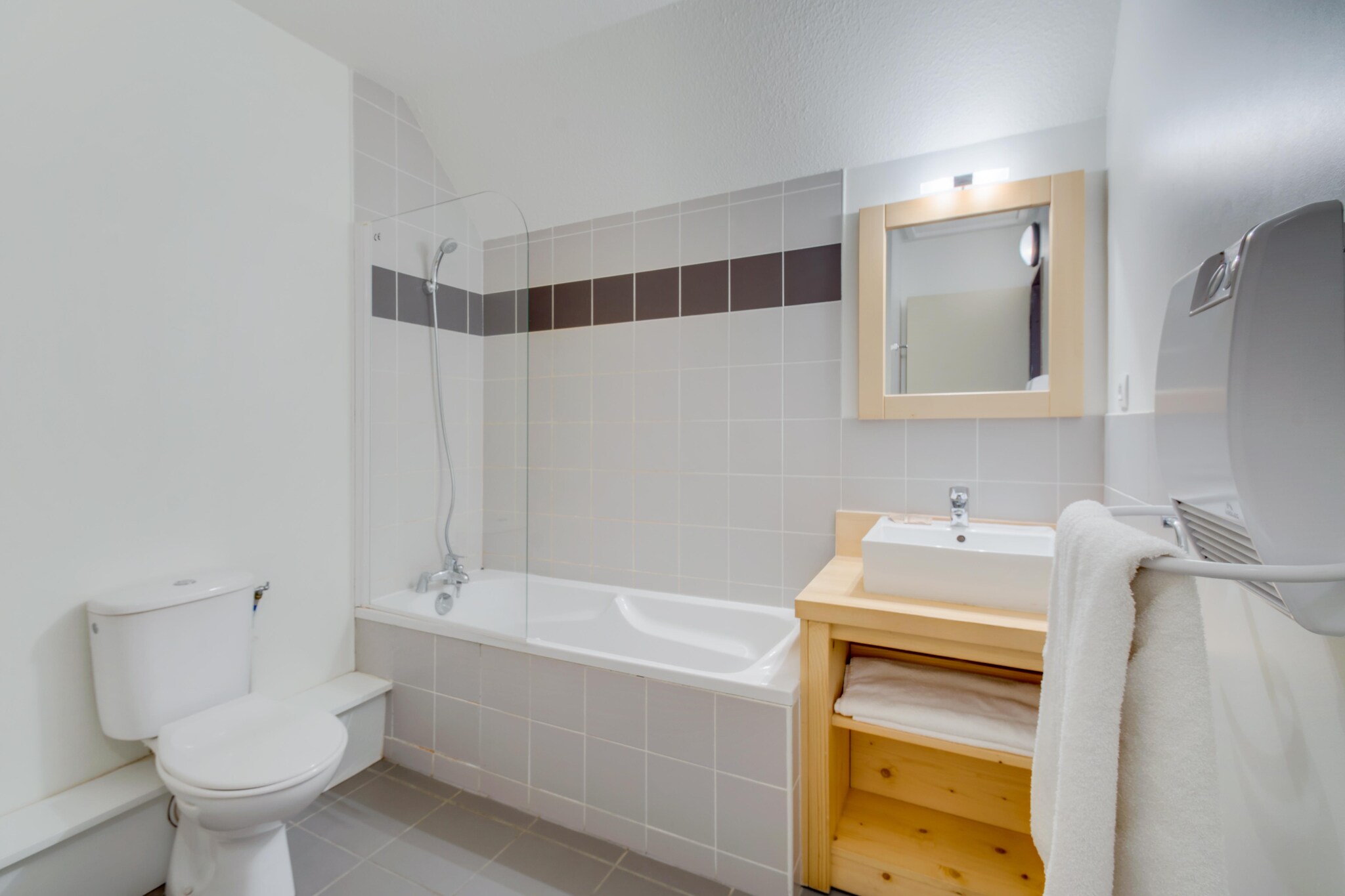 Les Jardins de BalnÃ©a-Appartement 2 piÃ¨ces avec coin nuit 6 personnes - Bathroom