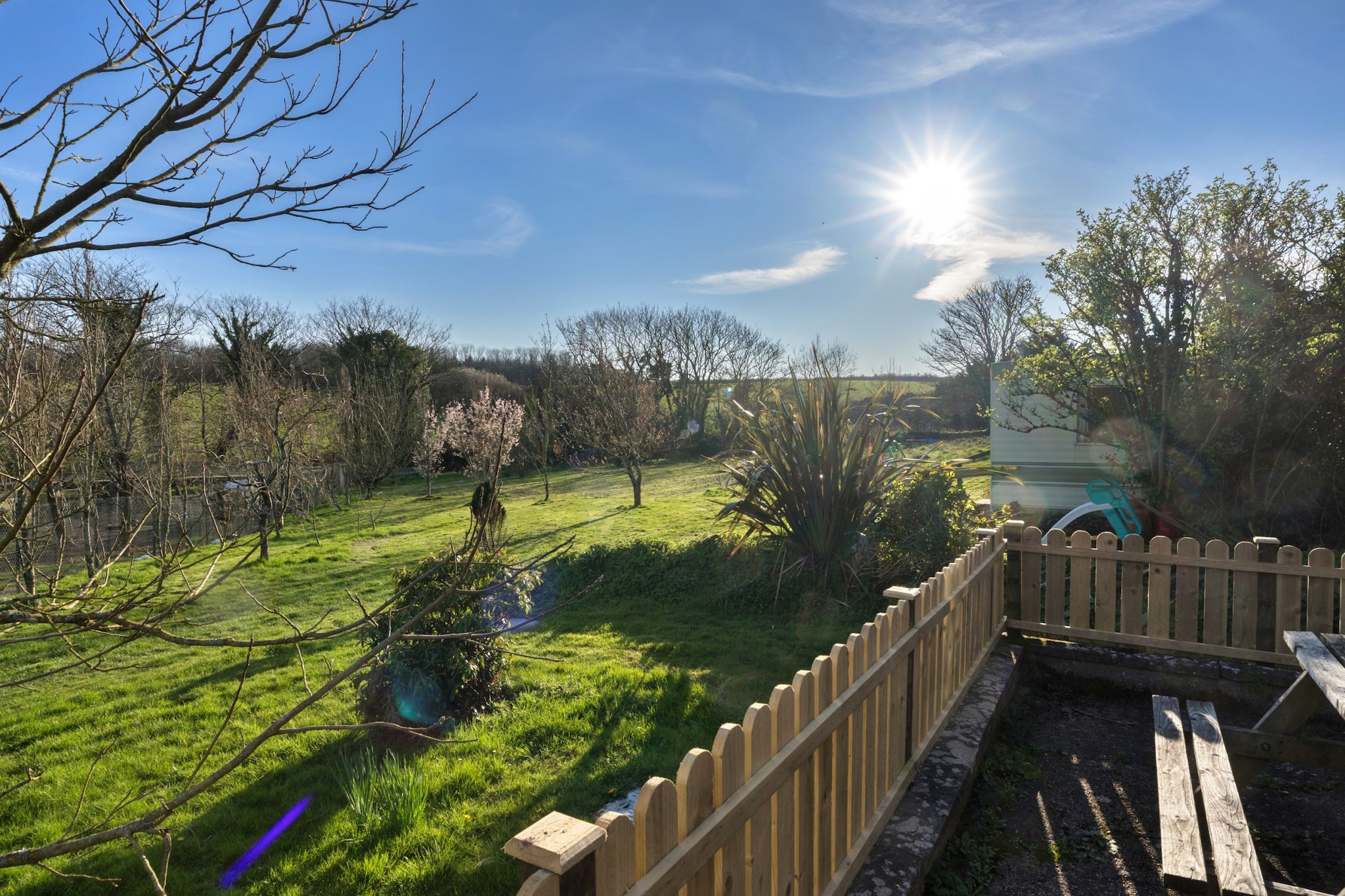 Trimstone Manor - Lee, Studio Apartment - Tuinen zomer
