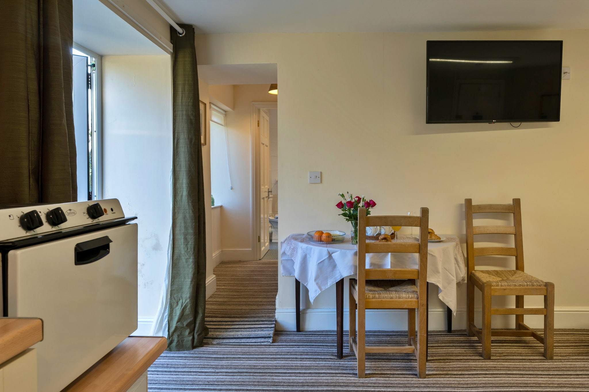 Trimstone Manor - Lee, Studio Apartment - Eetkamer