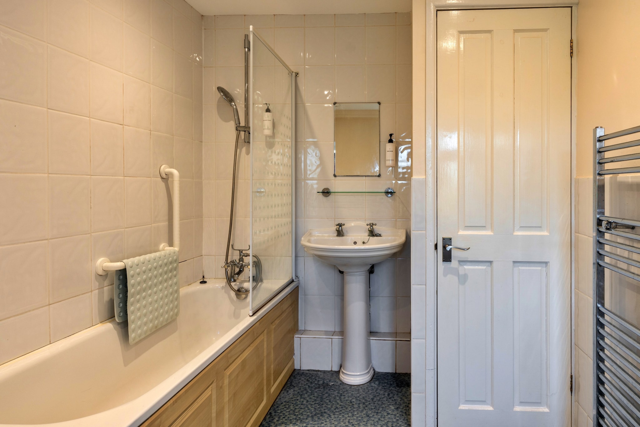 Trimstone Manor - Lee, Studio Apartment - Badkamer