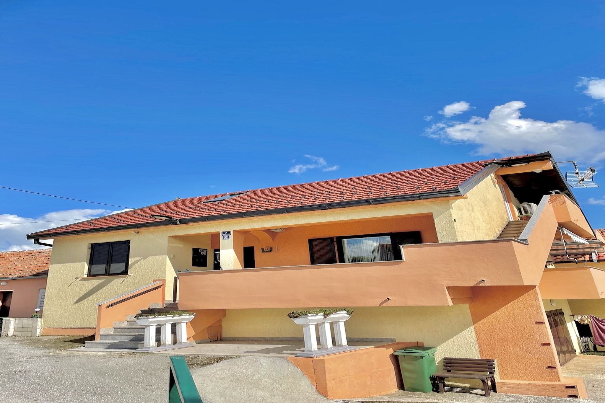 Holiday Home Rocca with pool - Buitenlucht