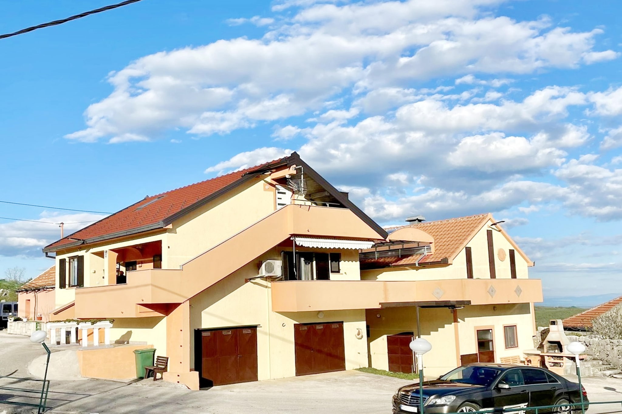 Holiday Home Rocca with pool - Außenbereich Sommer