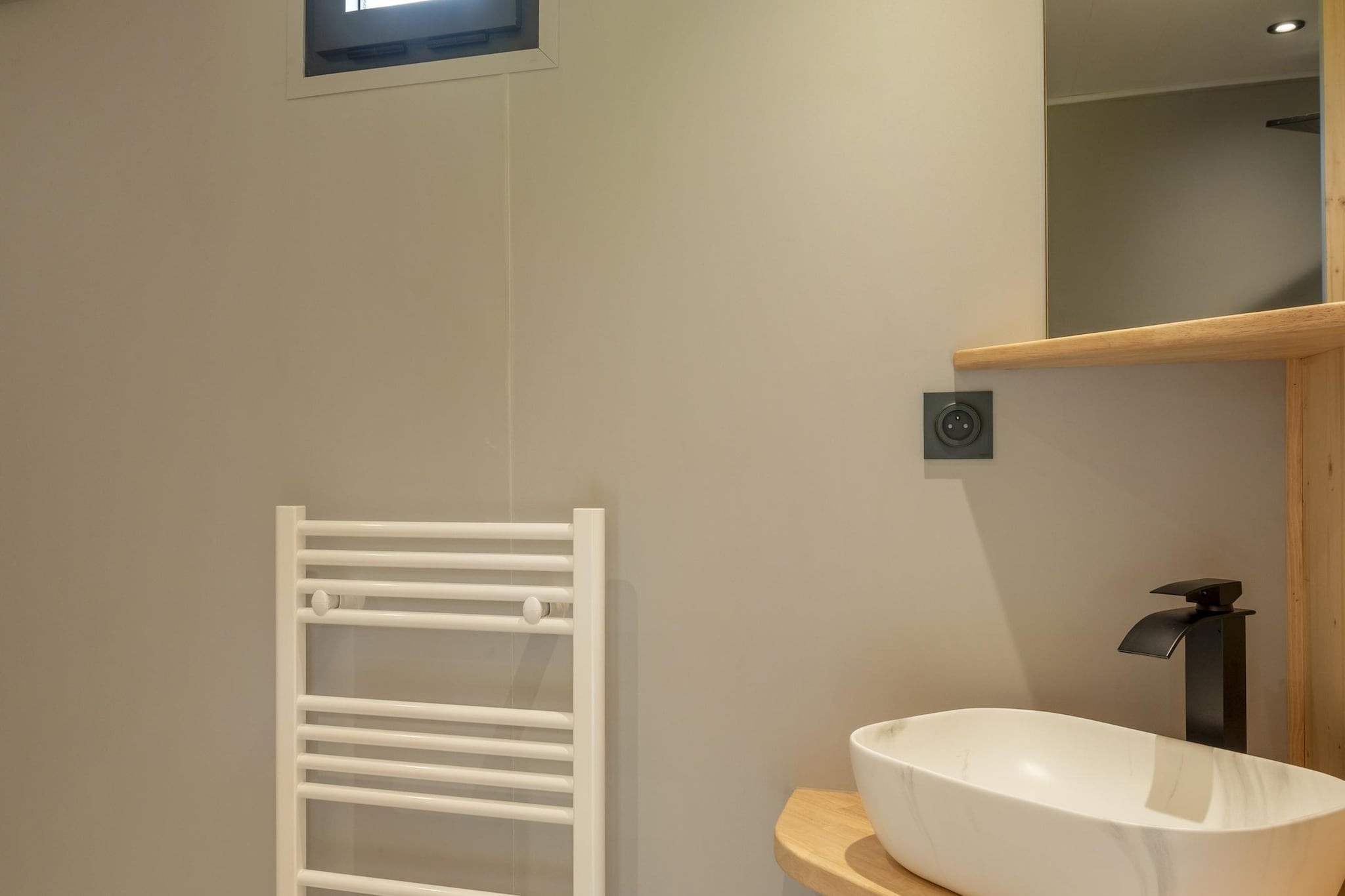 Le Domaine des MonÃ©diÃ¨res - Cabane de charme vue forÃªt 2ad  2enf -12ans - Bathroom
