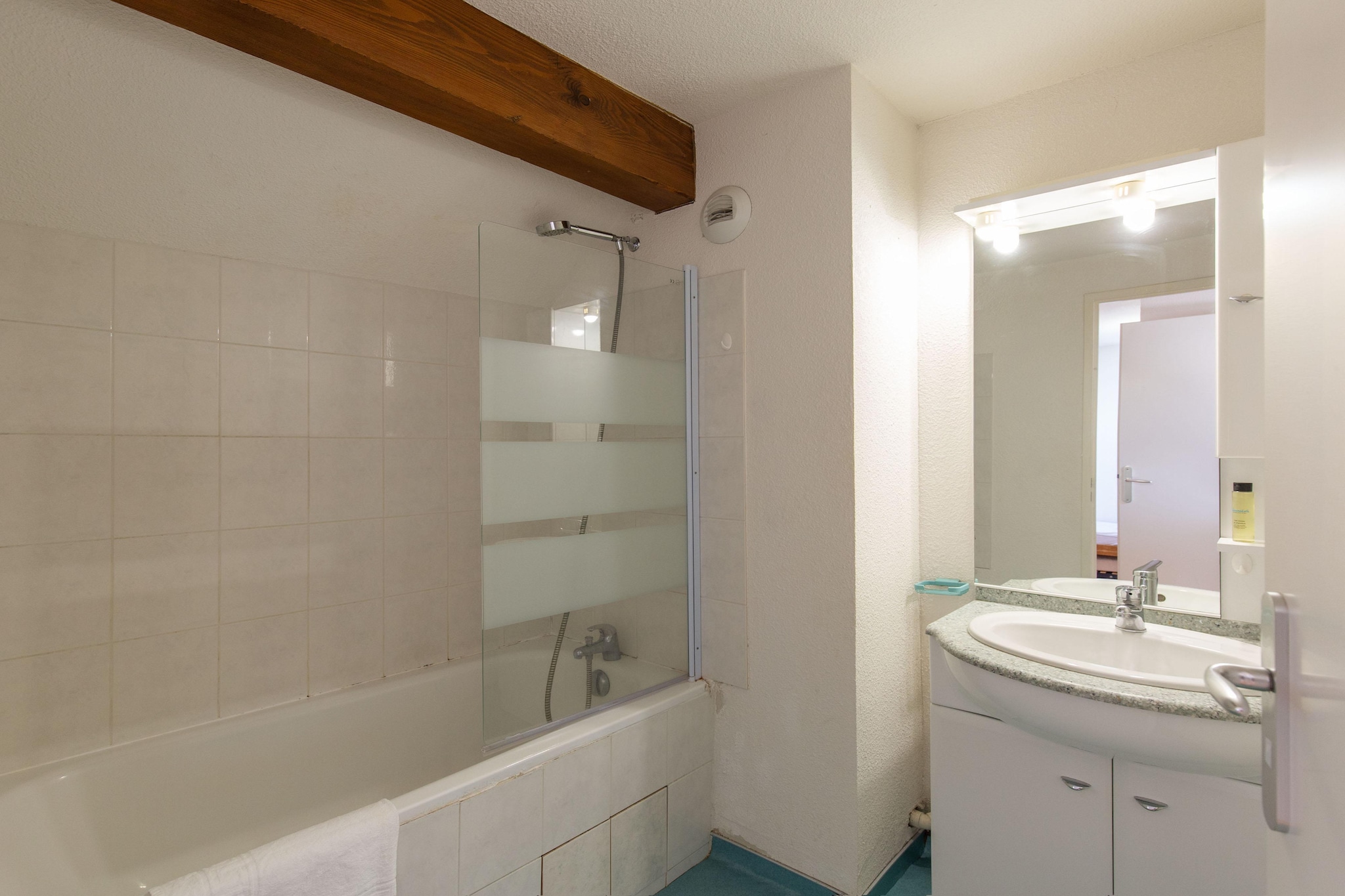 Les Balcons du Soleil-Appartement 2 piÃ¨ces avec coin nuit 6 personnes - Badkamer