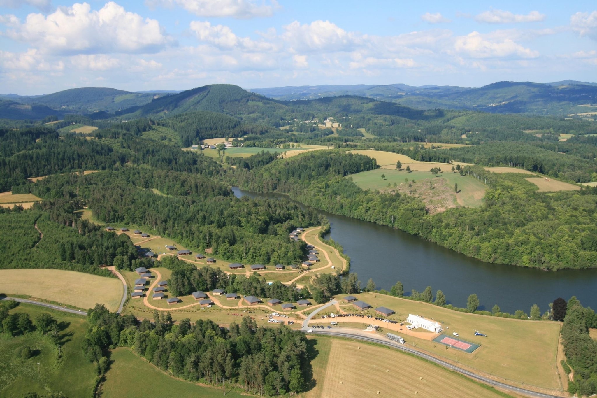 Le Domaine des MonÃ©diÃ¨res - Cabane de charme vue Lac 2ad  2enf -12ans - Areas within 1km in summer