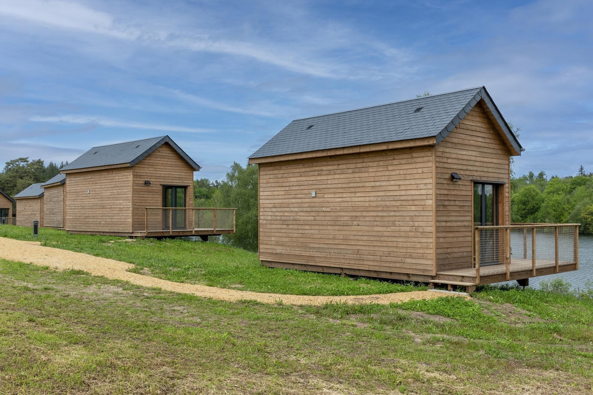 Le Domaine des MonÃ©diÃ¨res - Cabane de charme vue Lac 2ad  2enf -12ans - Exterior in summer