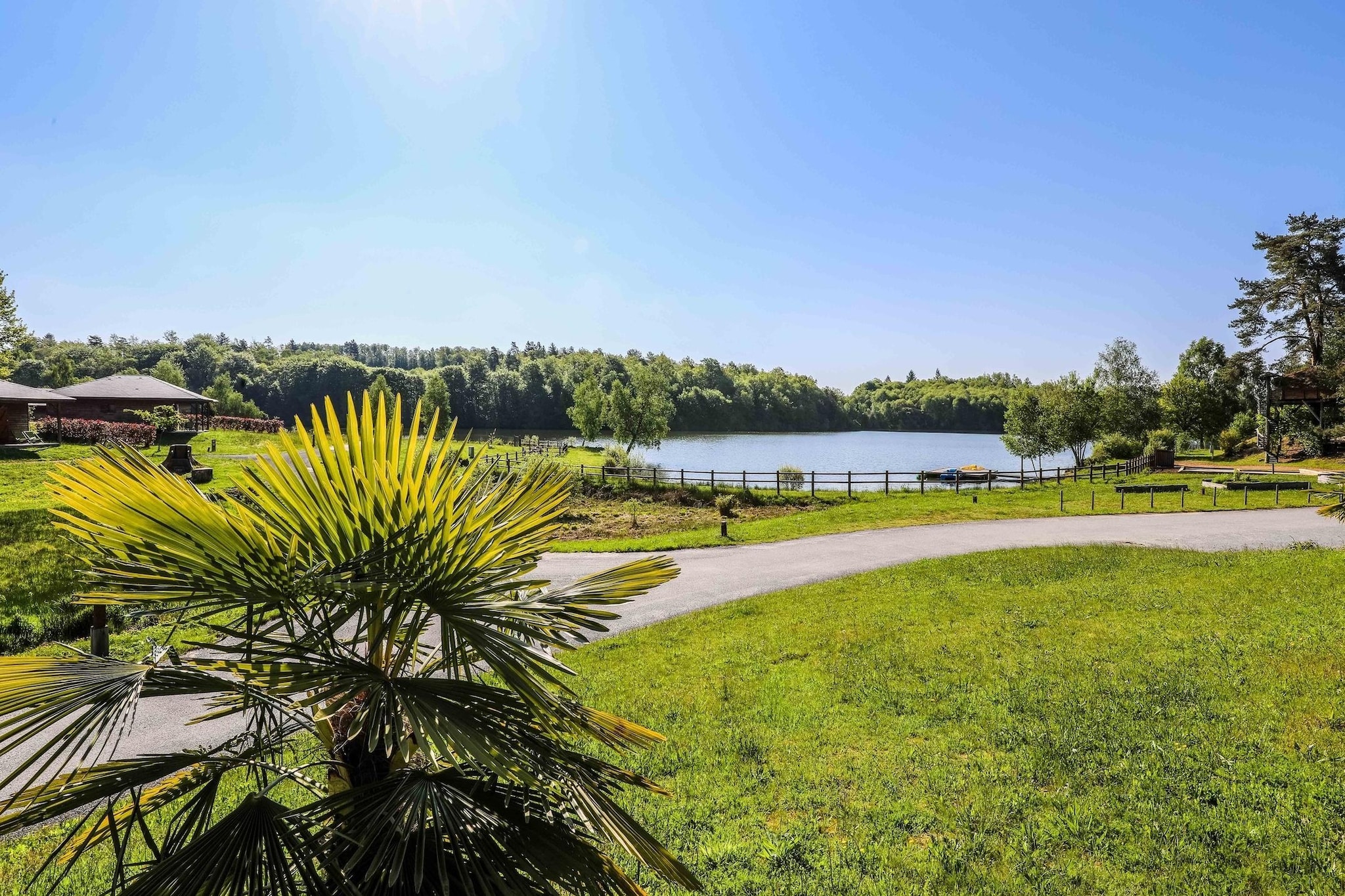 Le Domaine des MonÃ©diÃ¨res - Chalet 3 piÃ¨ces 6 personnes vue Lac - Areas within 1km in summer