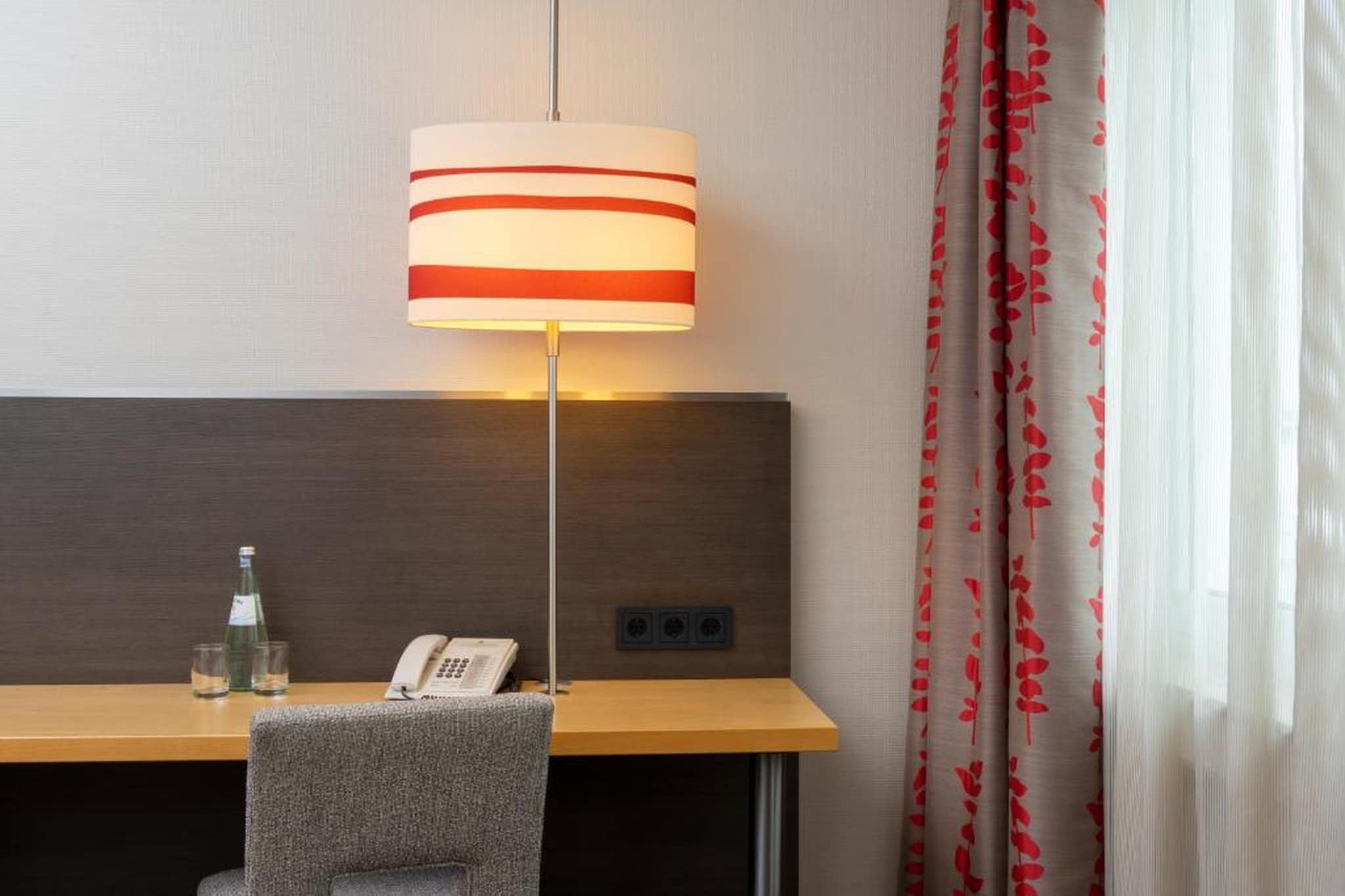 Holiday Inn Frankfurt Neu-Isenb - Standard Double Room - Sfeer