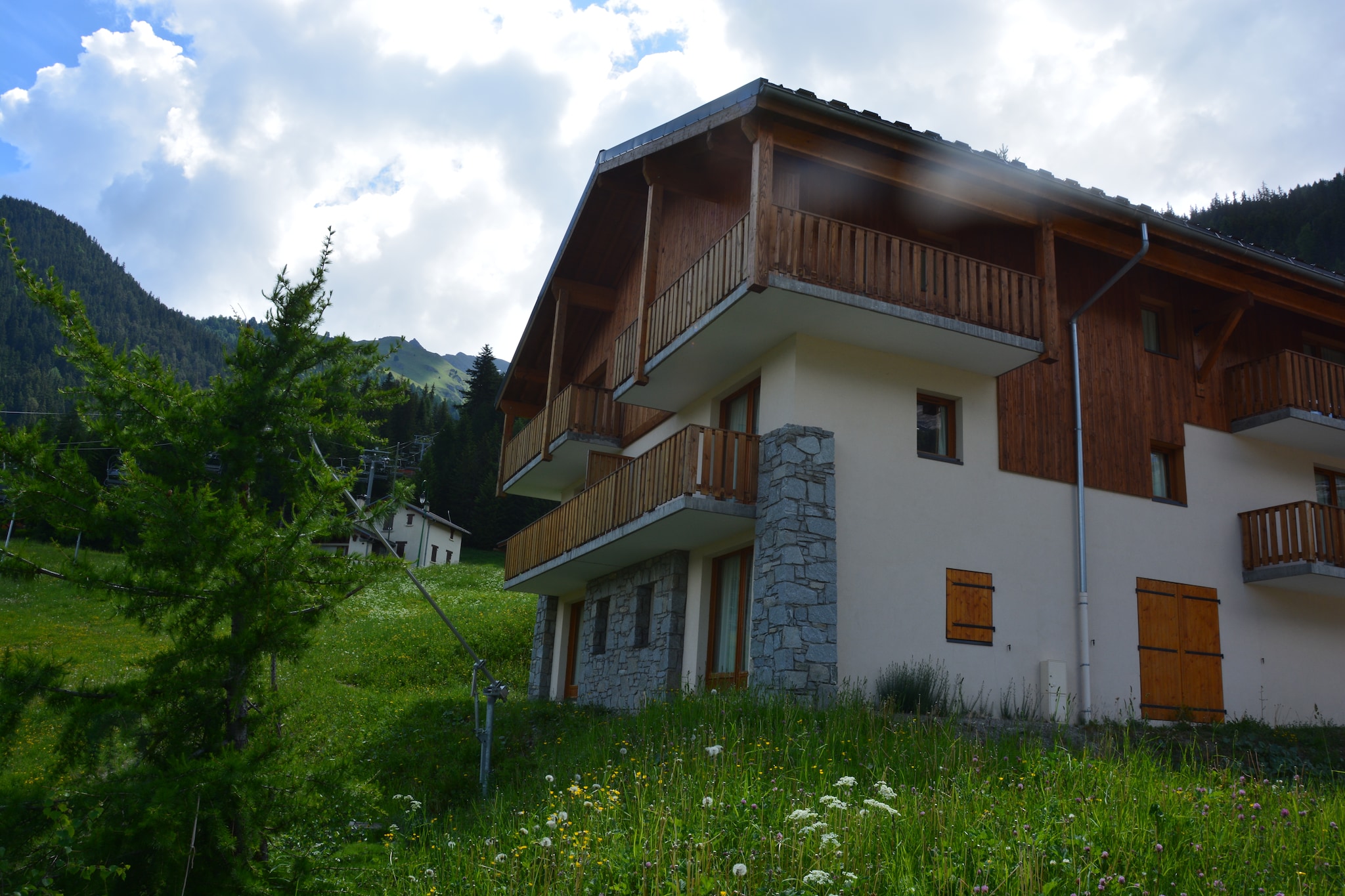 Les Chalets de la Ramoure - Studio 4 personnes avec coin nuit - Buitenkant zomer